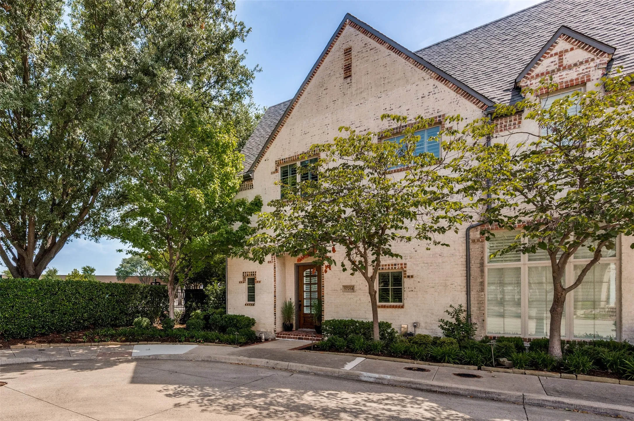 Townhouse For Sale in Collin County , 17254 Lechlade Lane, Dallas, Texas 75252, 3 Bedrooms, 3 Bathrooms, 2 Garage spaces, 1,903 Sqft, built in 2004, Price $575,000, mls#21344732, Real Estate Agent in Dallas, Homes For Sale in Collin county, Homes For Sale in Dallas, Realtor in Dallas Texas, Real Estate Brokerage Independent Realty Texas, Luminita Cordes Realtor