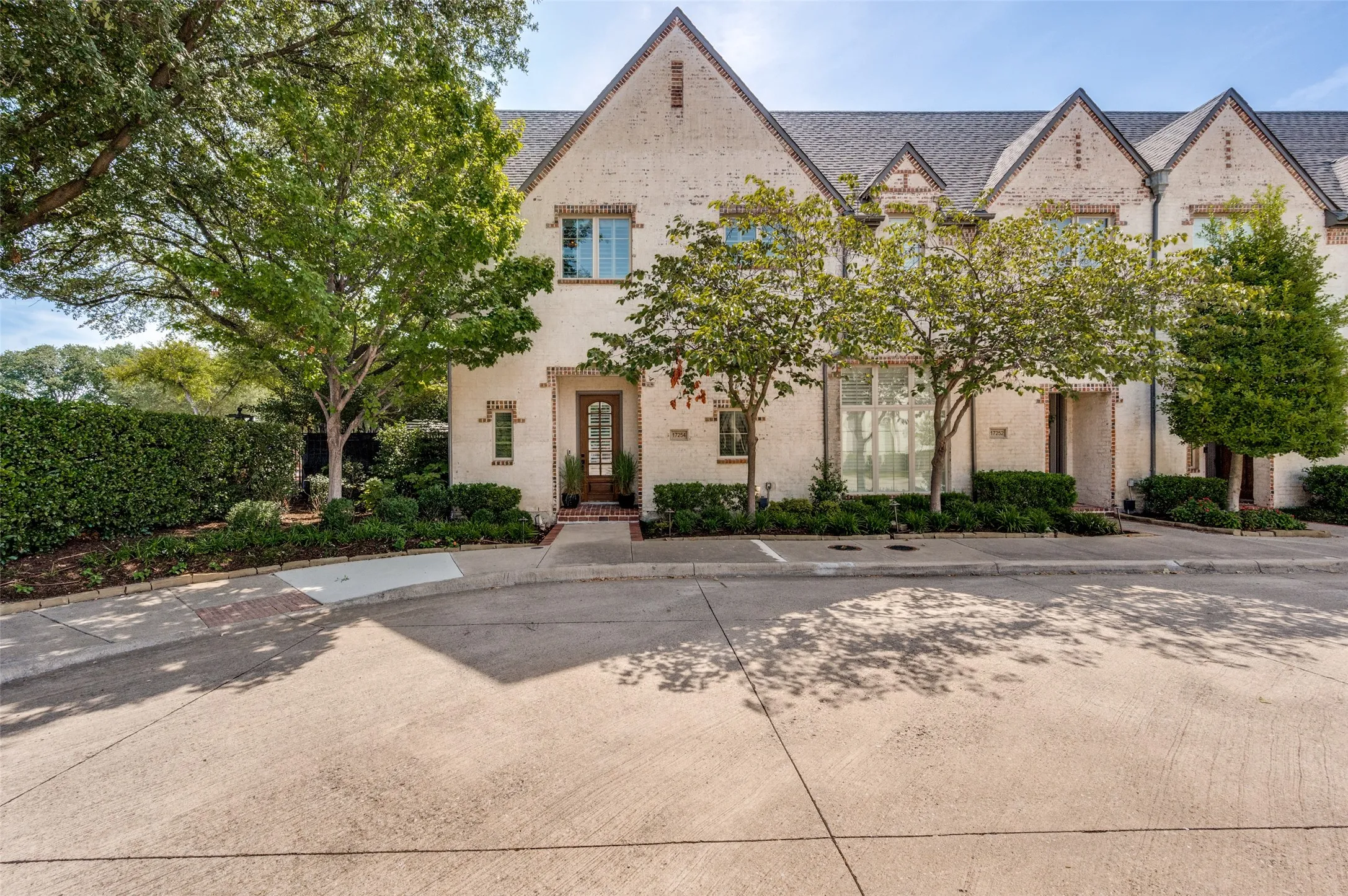 Townhouse For Sale in Collin County , 17254 Lechlade Lane, Dallas, Texas 75252, 3 Bedrooms, 3 Bathrooms, 2 Garage spaces, 1,903 Sqft, built in 2004, Price $575,000, mls#21344732, Real Estate Agent in Dallas, Homes For Sale in Collin county, Homes For Sale in Dallas, Realtor in Dallas Texas, Real Estate Brokerage Independent Realty Texas, Luminita Cordes Realtor