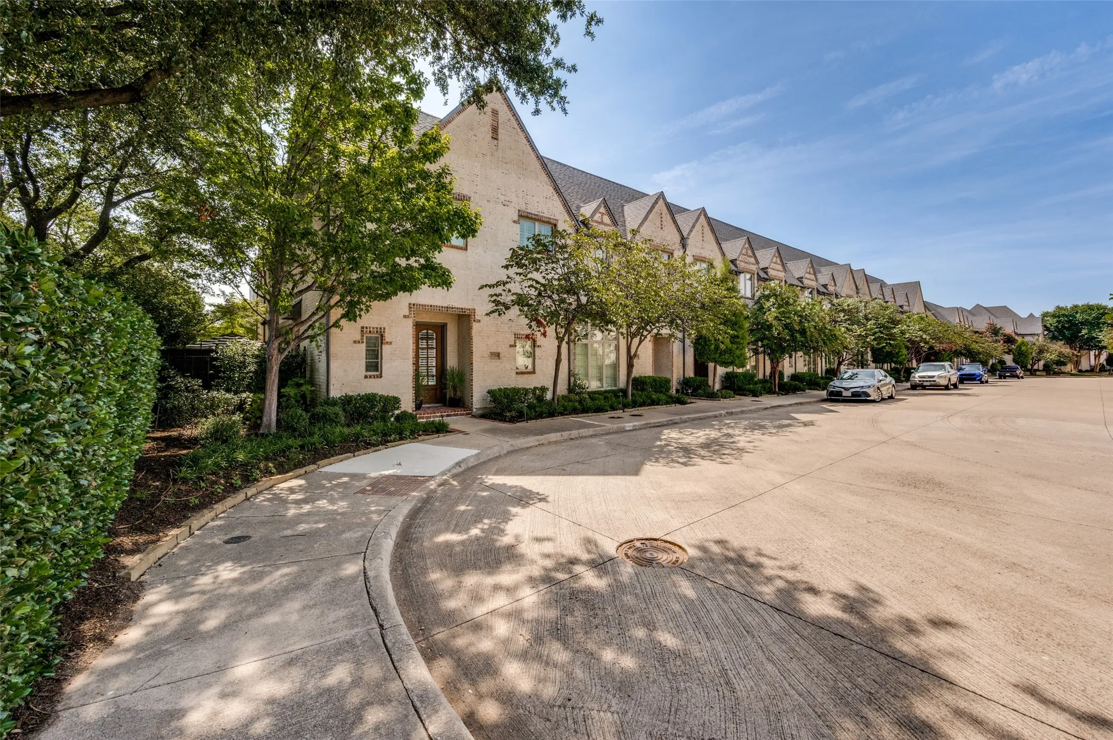 Townhouse For Sale in Collin County , 17254 Lechlade Lane, Dallas, Texas 75252, 3 Bedrooms, 3 Bathrooms, 2 Garage spaces, 1,903 Sqft, built in 2004, Price $575,000, mls#21344732, Real Estate Agent in Dallas, Homes For Sale in Collin county, Homes For Sale in Dallas, Realtor in Dallas Texas, Real Estate Brokerage Independent Realty Texas, Luminita Cordes Realtor