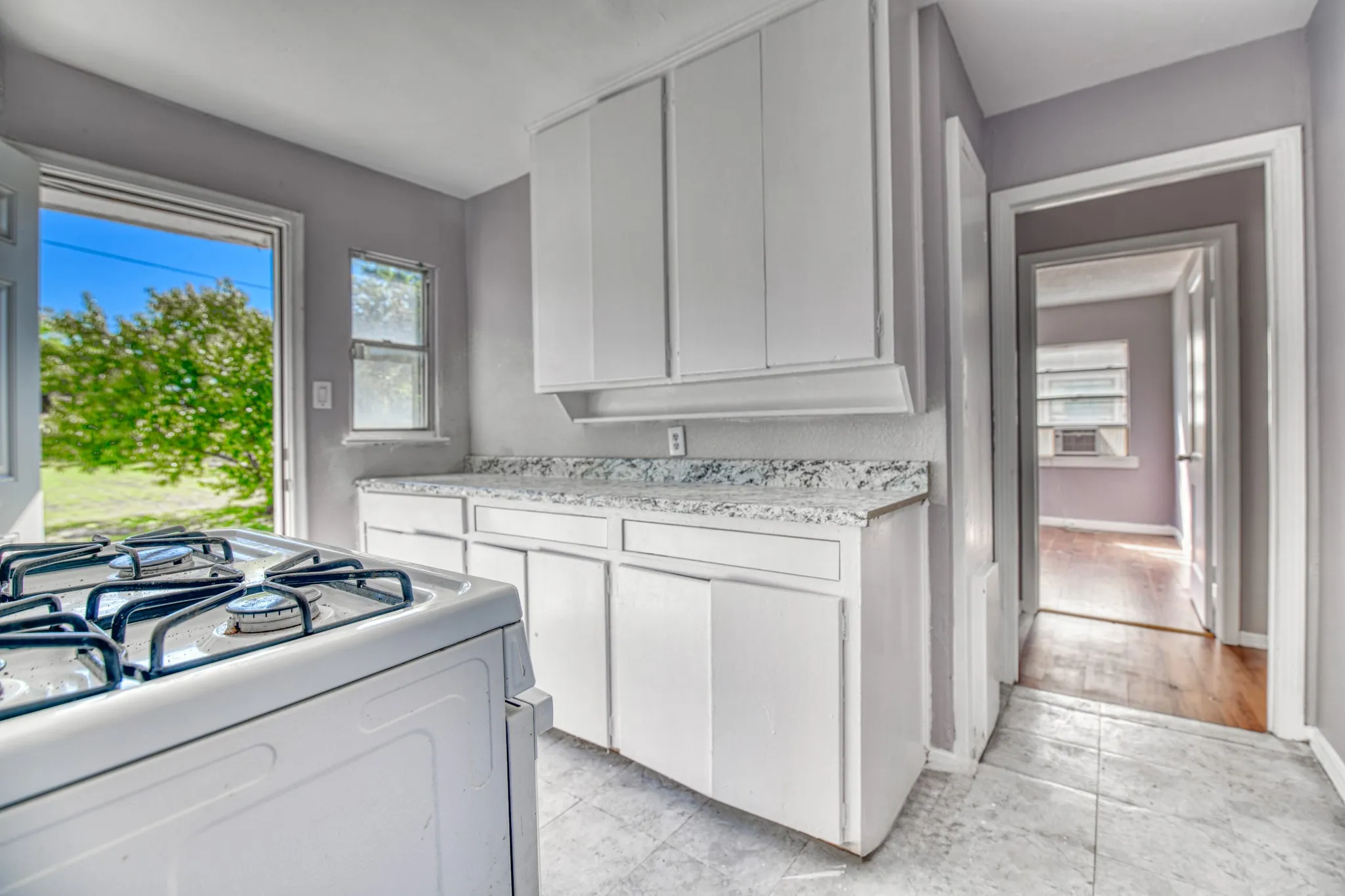 Single Family Residence For Rent in Dallas County , 3330 Utah Avenue, Dallas, Texas 75216, 2 Bedroom, 1 Bathroom, Garage spaces, 792 Sqft, built in 1949, mls#21346629, Real Estate Agent in Dallas, Homes For Rent in Dallas county, Homes For Rent in Dallas, Realtor in Dallas Texas, Real Estate Brokerage Independent Realty Texas, Luminita Cordes Realtor