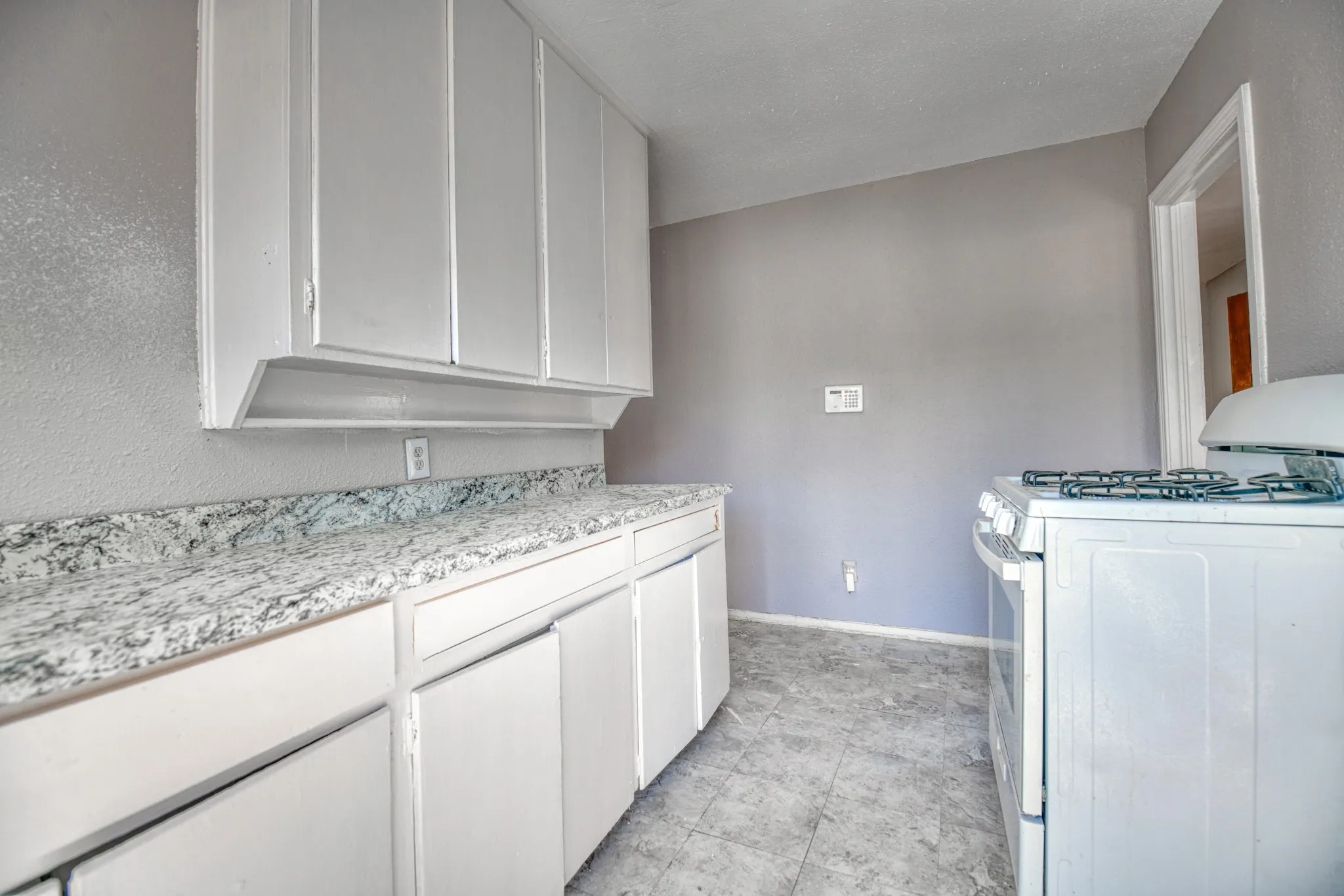 Single Family Residence For Rent in Dallas County , 3330 Utah Avenue, Dallas, Texas 75216, 2 Bedroom, 1 Bathroom, Garage spaces, 792 Sqft, built in 1949, mls#21346629, Real Estate Agent in Dallas, Homes For Rent in Dallas county, Homes For Rent in Dallas, Realtor in Dallas Texas, Real Estate Brokerage Independent Realty Texas, Luminita Cordes Realtor