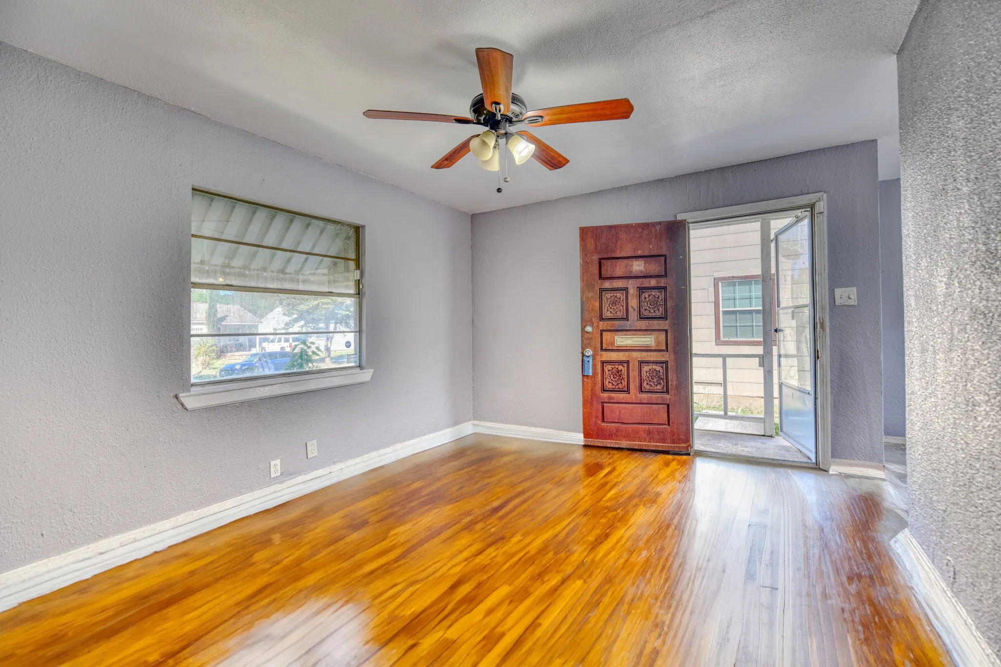 Single Family Residence For Rent in Dallas County , 3330 Utah Avenue, Dallas, Texas 75216, 2 Bedroom, 1 Bathroom, Garage spaces, 792 Sqft, built in 1949, mls#21346629, Real Estate Agent in Dallas, Homes For Rent in Dallas county, Homes For Rent in Dallas, Realtor in Dallas Texas, Real Estate Brokerage Independent Realty Texas, Luminita Cordes Realtor