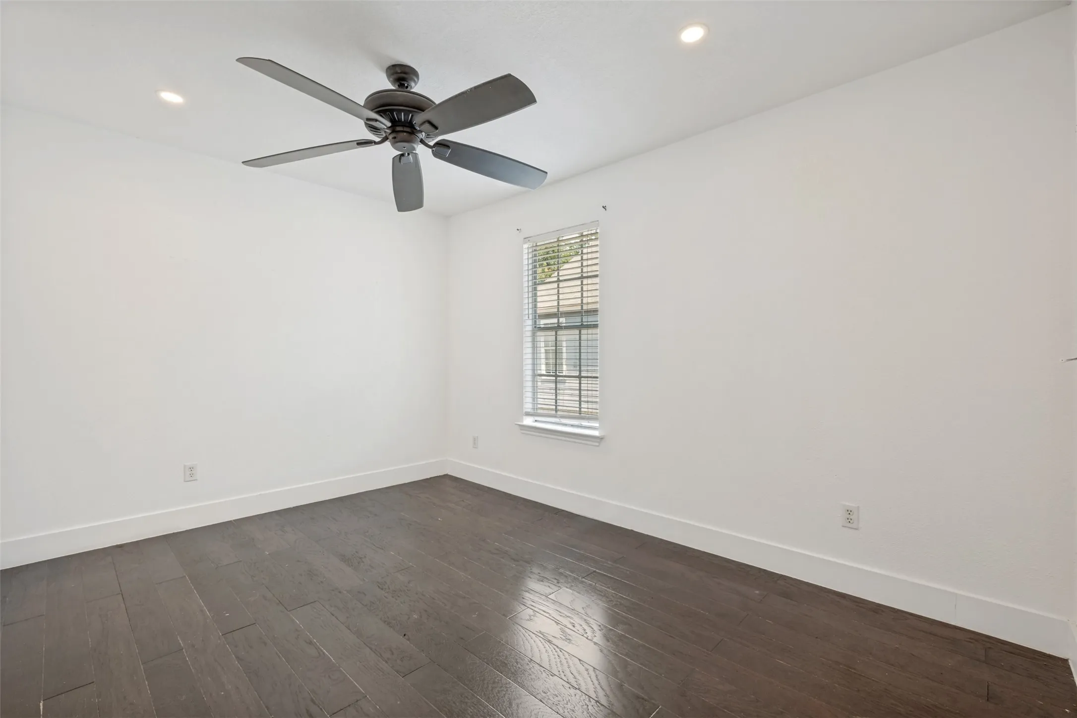 Condominium For Rent in Dallas County , 4624 San Jacinto Street B, Dallas, Texas 75204, 2 Bedroom, 3 Bathroom, Garage spaces, 1,315 Sqft, built in 1983, Price $1,799, mls#21345501, Real Estate Agent in Dallas, Homes For Rent in Dallas county, Homes For Rent in Dallas, Realtor in Dallas Texas, Real Estate Brokerage Independent Realty Texas, Luminita Cordes Realtor