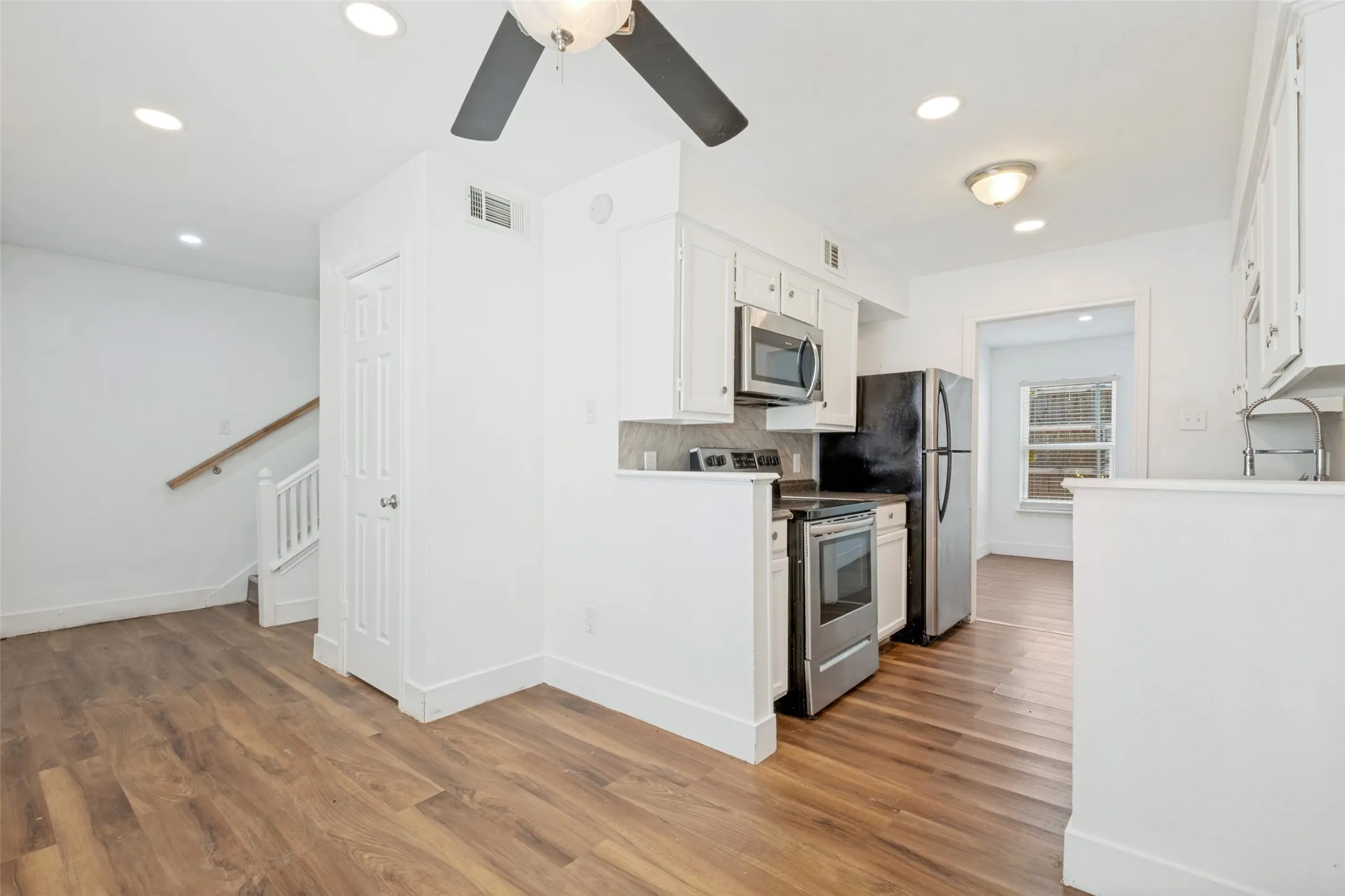 Condominium For Rent in Dallas County , 4624 San Jacinto Street B, Dallas, Texas 75204, 2 Bedroom, 3 Bathroom, Garage spaces, 1,315 Sqft, built in 1983, Price $1,799, mls#21345501, Real Estate Agent in Dallas, Homes For Rent in Dallas county, Homes For Rent in Dallas, Realtor in Dallas Texas, Real Estate Brokerage Independent Realty Texas, Luminita Cordes Realtor