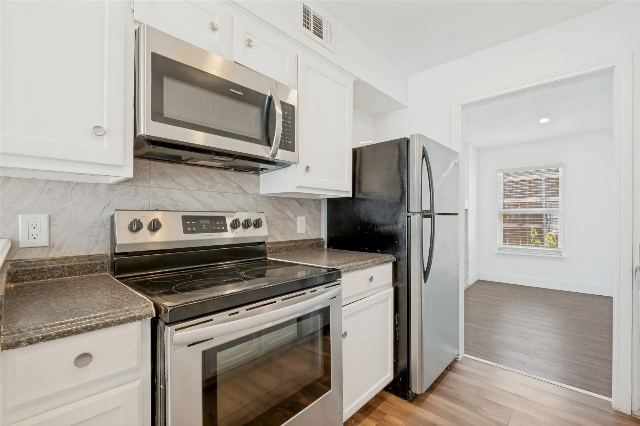 Condominium For Rent in Dallas County , 4624 San Jacinto Street B, Dallas, Texas 75204, 2 Bedroom, 3 Bathroom, Garage spaces, 1,315 Sqft, built in 1983, Price $1,799, mls#21345501, Real Estate Agent in Dallas, Homes For Rent in Dallas county, Homes For Rent in Dallas, Realtor in Dallas Texas, Real Estate Brokerage Independent Realty Texas, Luminita Cordes Realtor