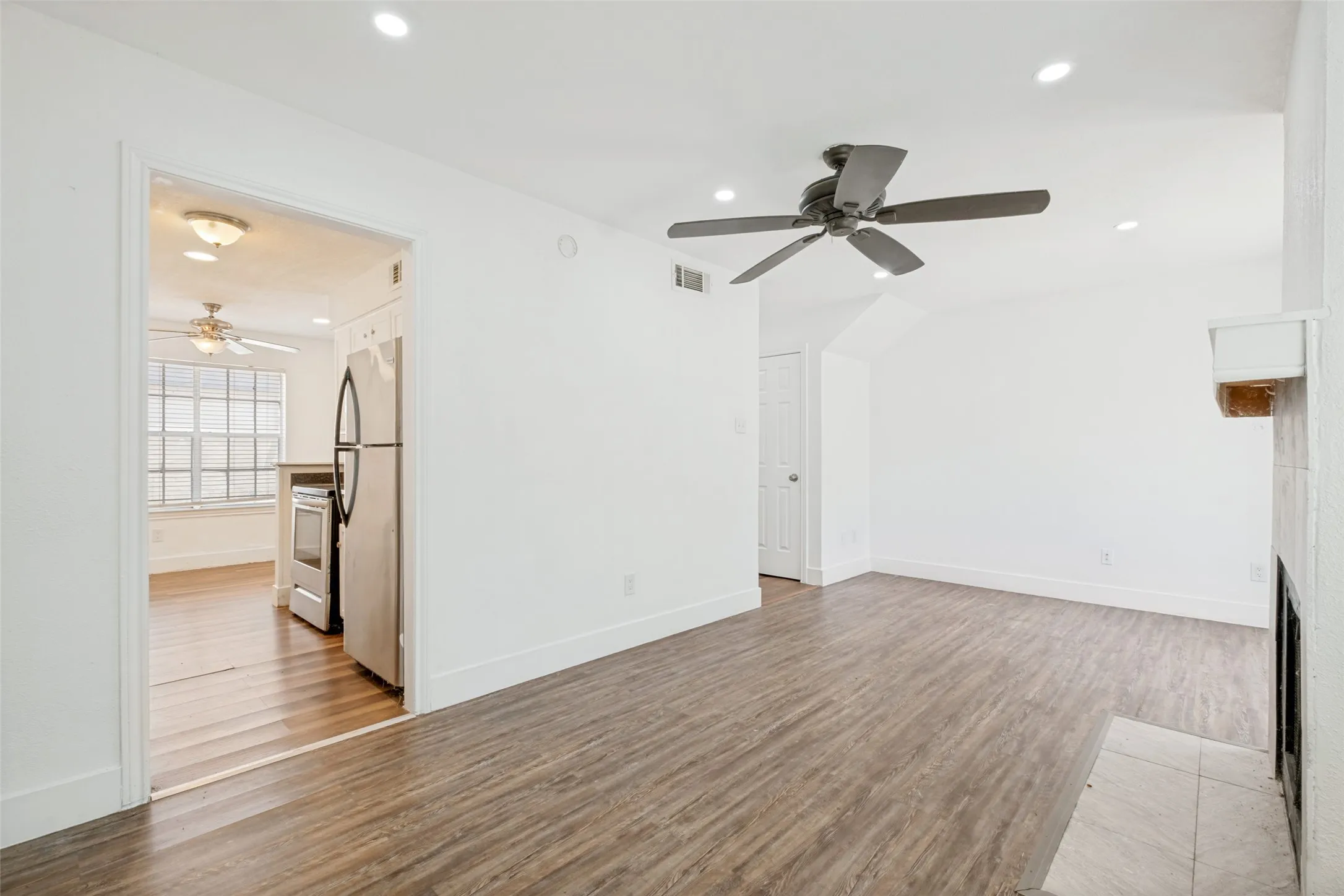 Condominium For Rent in Dallas County , 4624 San Jacinto Street B, Dallas, Texas 75204, 2 Bedroom, 3 Bathroom, Garage spaces, 1,315 Sqft, built in 1983, Price $1,799, mls#21345501, Real Estate Agent in Dallas, Homes For Rent in Dallas county, Homes For Rent in Dallas, Realtor in Dallas Texas, Real Estate Brokerage Independent Realty Texas, Luminita Cordes Realtor