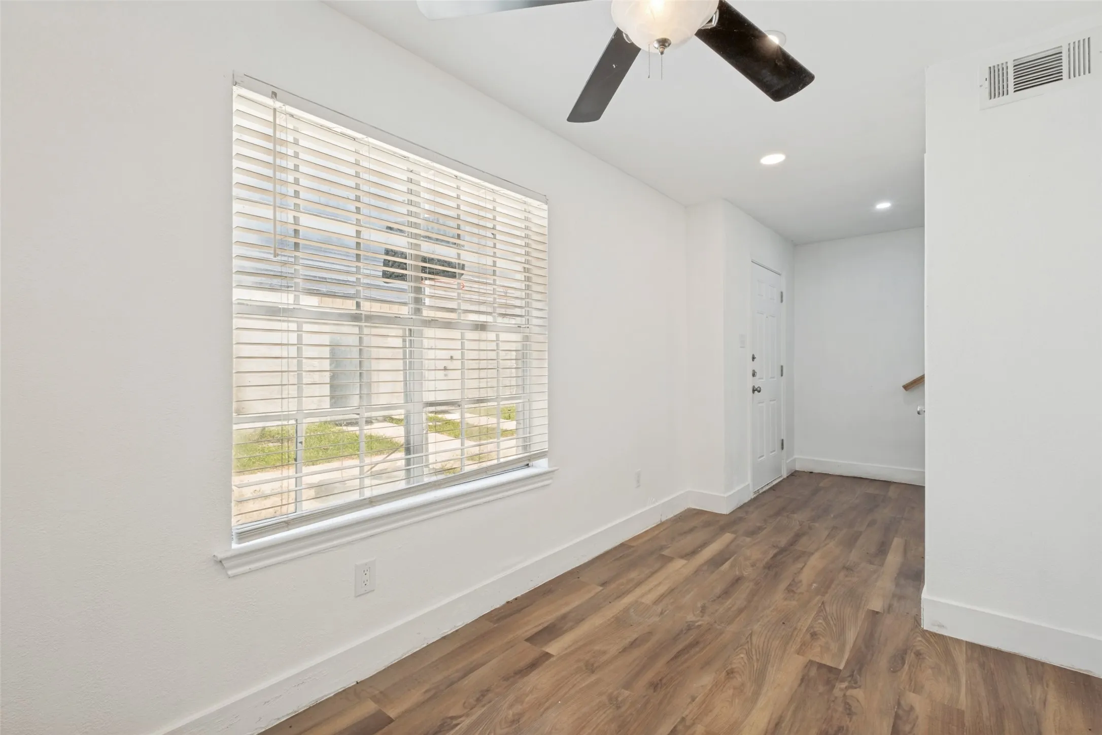 Condominium For Rent in Dallas County , 4624 San Jacinto Street B, Dallas, Texas 75204, 2 Bedroom, 3 Bathroom, Garage spaces, 1,315 Sqft, built in 1983, Price $1,799, mls#21345501, Real Estate Agent in Dallas, Homes For Rent in Dallas county, Homes For Rent in Dallas, Realtor in Dallas Texas, Real Estate Brokerage Independent Realty Texas, Luminita Cordes Realtor