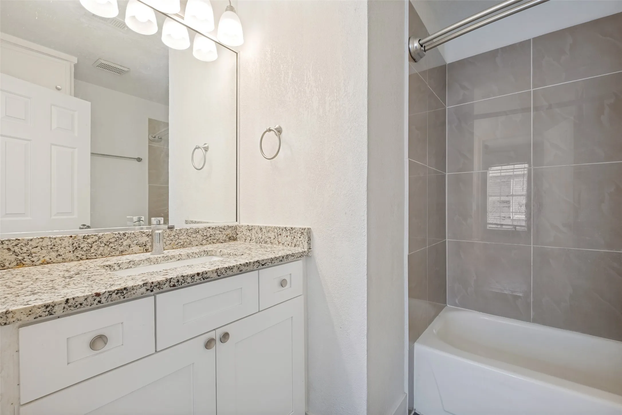 Condominium For Rent in Dallas County , 4624 San Jacinto Street B, Dallas, Texas 75204, 2 Bedroom, 3 Bathroom, Garage spaces, 1,315 Sqft, built in 1983, Price $1,799, mls#21345501, Real Estate Agent in Dallas, Homes For Rent in Dallas county, Homes For Rent in Dallas, Realtor in Dallas Texas, Real Estate Brokerage Independent Realty Texas, Luminita Cordes Realtor
