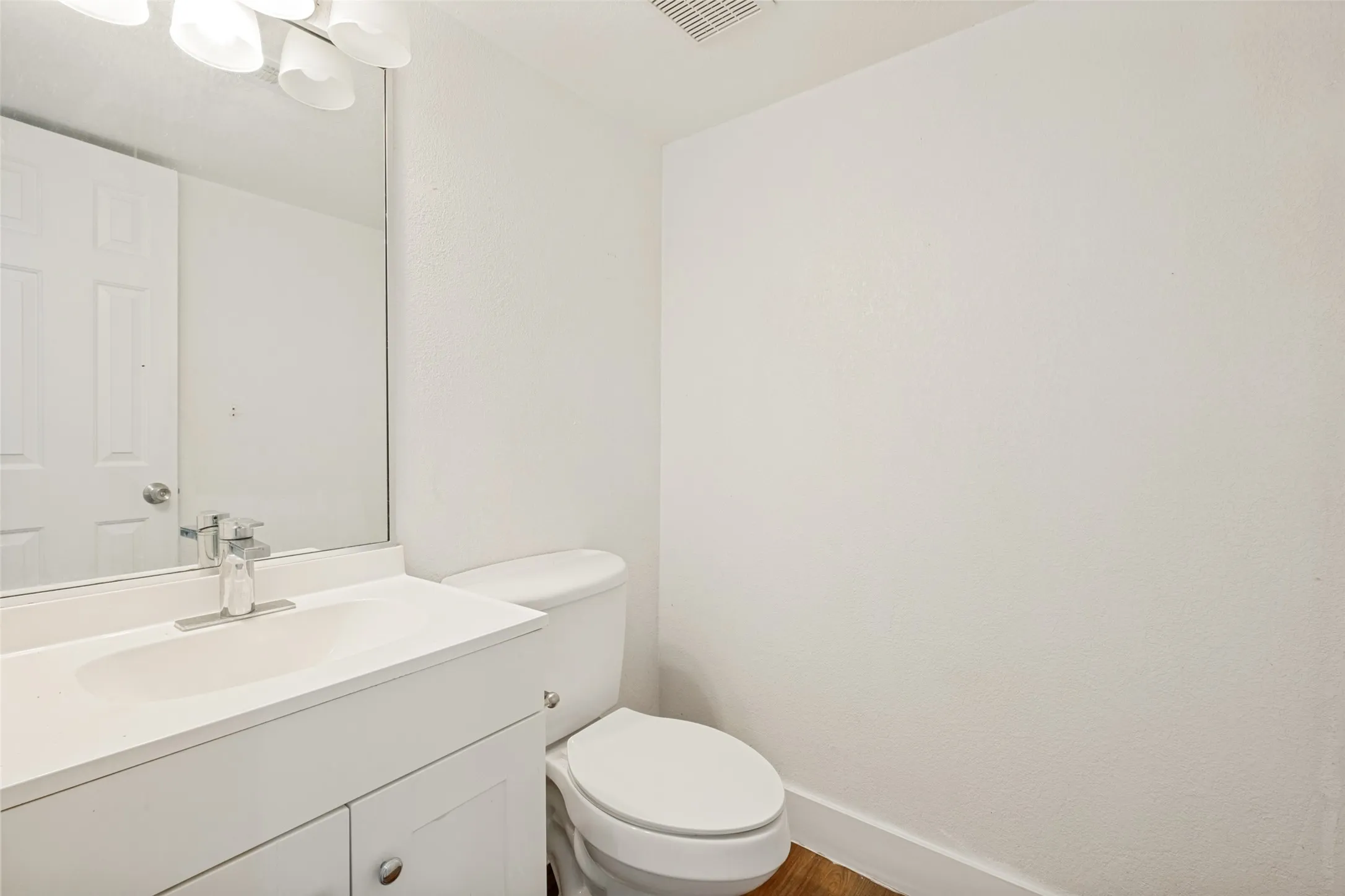 Condominium For Rent in Dallas County , 4624 San Jacinto Street B, Dallas, Texas 75204, 2 Bedroom, 3 Bathroom, Garage spaces, 1,315 Sqft, built in 1983, Price $1,799, mls#21345501, Real Estate Agent in Dallas, Homes For Rent in Dallas county, Homes For Rent in Dallas, Realtor in Dallas Texas, Real Estate Brokerage Independent Realty Texas, Luminita Cordes Realtor