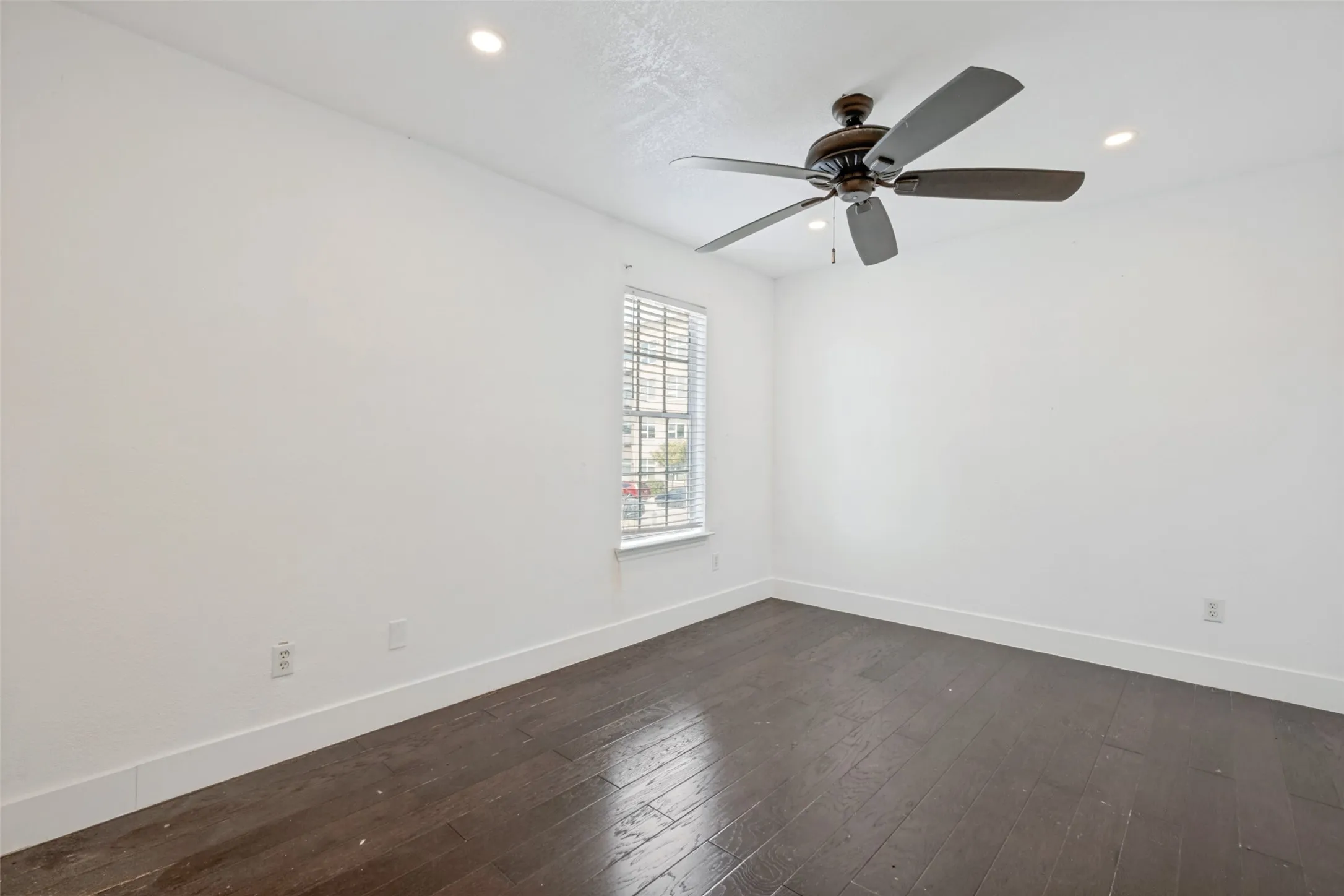 Condominium For Rent in Dallas County , 4624 San Jacinto Street B, Dallas, Texas 75204, 2 Bedroom, 3 Bathroom, Garage spaces, 1,315 Sqft, built in 1983, Price $1,799, mls#21345501, Real Estate Agent in Dallas, Homes For Rent in Dallas county, Homes For Rent in Dallas, Realtor in Dallas Texas, Real Estate Brokerage Independent Realty Texas, Luminita Cordes Realtor