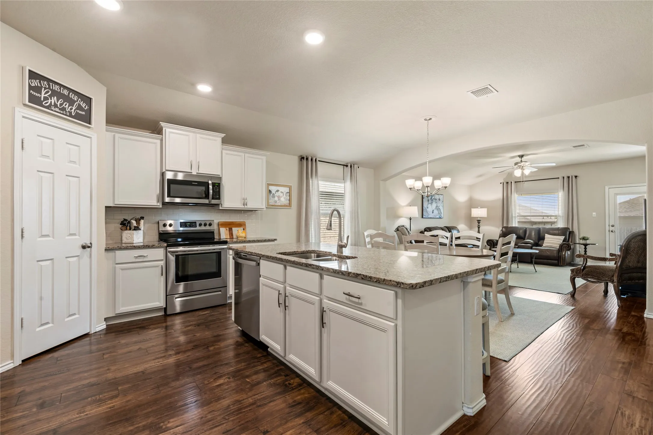 Single Family Residence For Sale in Mc Lennan County , 2912 Jackal Drive, Waco, Texas 76655, 3 Bedroom, 2 Bathroom, 2 Garage spaces, 1,764 Sqft, built in 2019, mls#21344694, Real Estate Agent in Waco, Homes For Sale in Mc Lennan county, Homes For Sale in Waco, Realtor in Waco Texas, Real Estate Brokerage Independent Realty Texas, Luminita Cordes Realtor