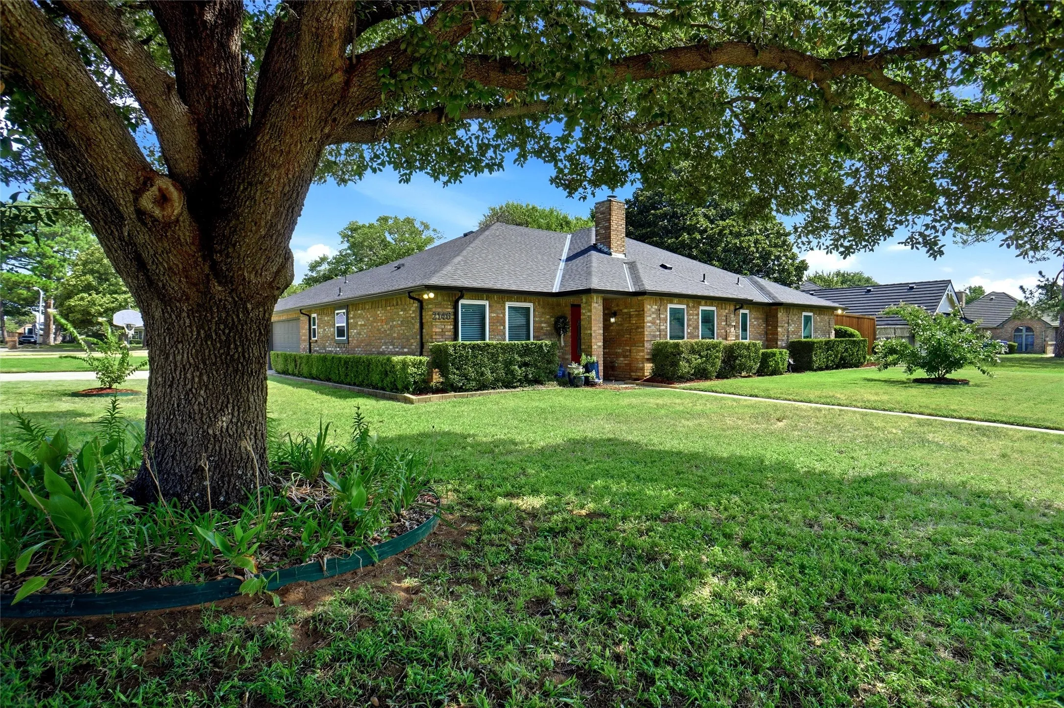 Single Family Residence For Sale in Tarrant County , 2146 Westwood Terrace, Grapevine, Texas 76051, 4 Bedroom, 2 Bathroom, 3 Garage spaces, 2,569 Sqft, built in 1992, mls#21346624, Real Estate Agent in Grapevine, Homes For Sale in Tarrant county, Homes For Sale in Grapevine, Realtor in Grapevine Texas, Real Estate Brokerage Independent Realty Texas, Luminita Cordes Realtor