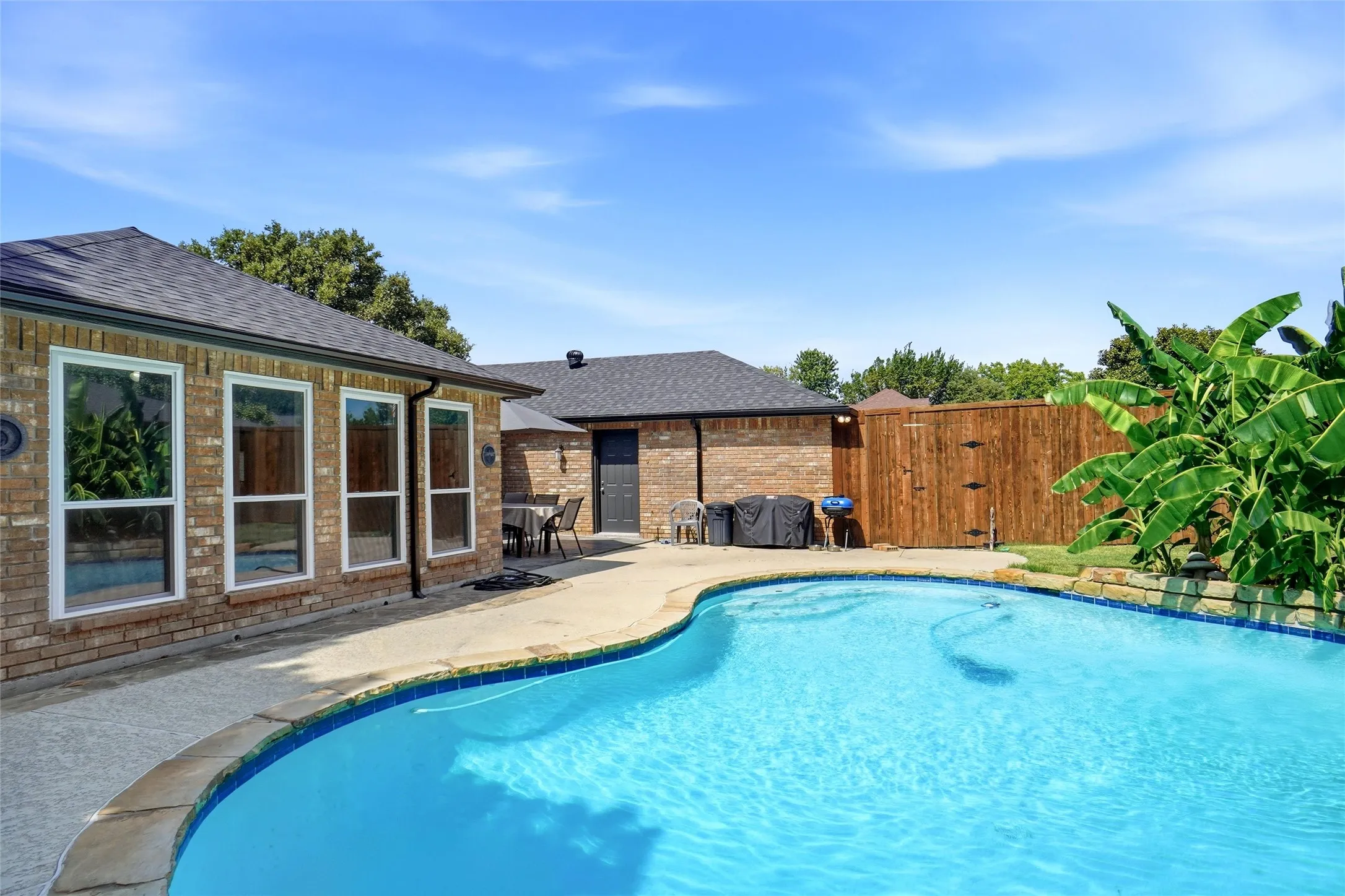 Single Family Residence For Sale in Tarrant County , 2146 Westwood Terrace, Grapevine, Texas 76051, 4 Bedroom, 2 Bathroom, 3 Garage spaces, 2,569 Sqft, built in 1992, mls#21346624, Real Estate Agent in Grapevine, Homes For Sale in Tarrant county, Homes For Sale in Grapevine, Realtor in Grapevine Texas, Real Estate Brokerage Independent Realty Texas, Luminita Cordes Realtor