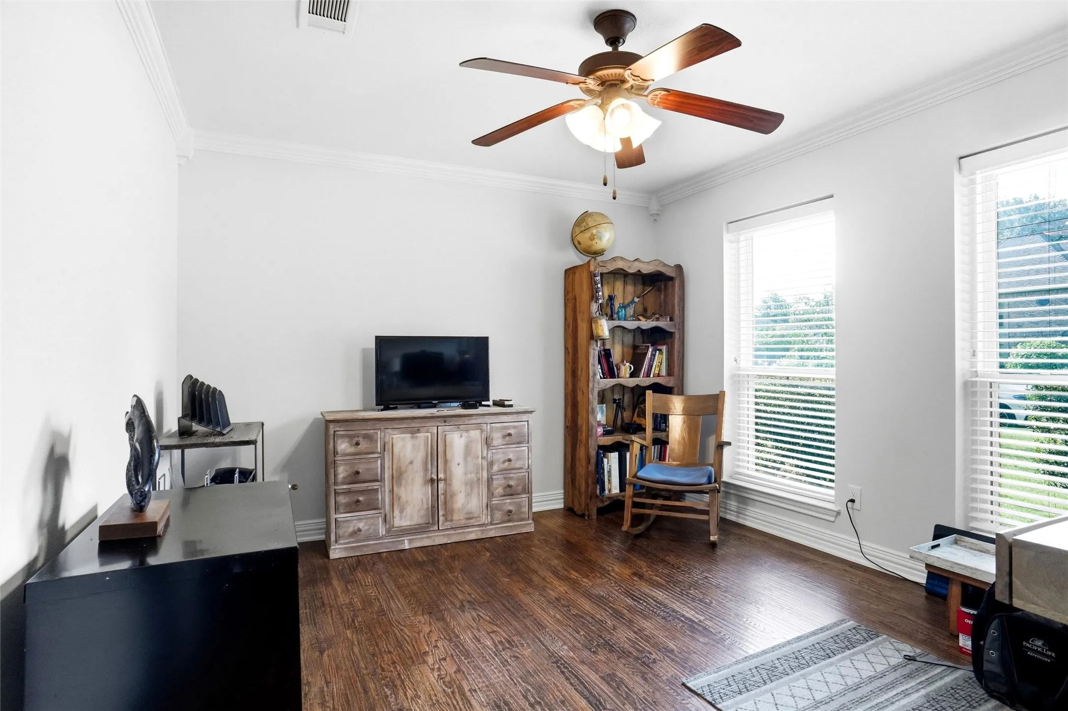 Single Family Residence For Sale in Tarrant County , 2146 Westwood Terrace, Grapevine, Texas 76051, 4 Bedroom, 2 Bathroom, 3 Garage spaces, 2,569 Sqft, built in 1992, mls#21346624, Real Estate Agent in Grapevine, Homes For Sale in Tarrant county, Homes For Sale in Grapevine, Realtor in Grapevine Texas, Real Estate Brokerage Independent Realty Texas, Luminita Cordes Realtor