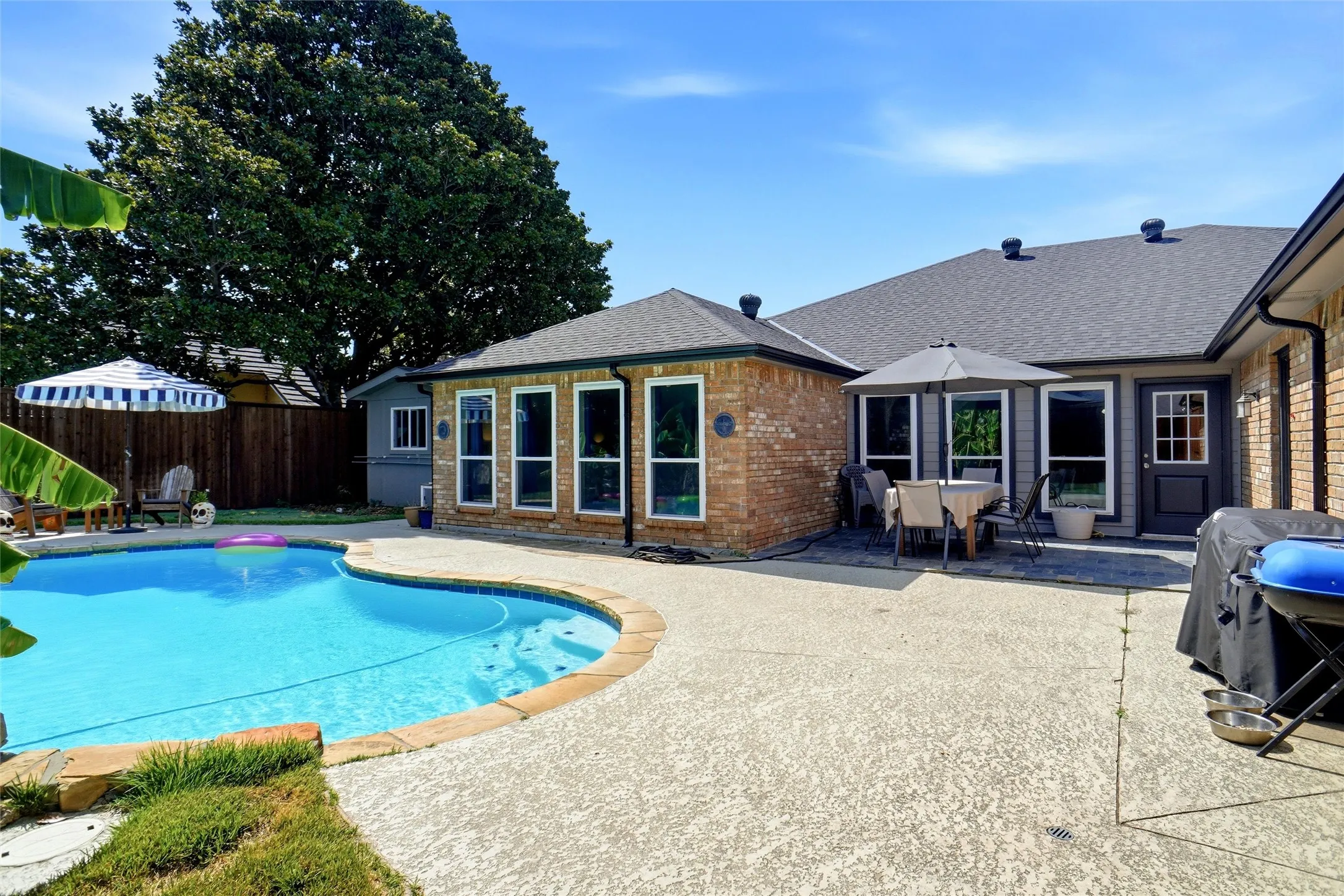Single Family Residence For Sale in Tarrant County , 2146 Westwood Terrace, Grapevine, Texas 76051, 4 Bedroom, 2 Bathroom, 3 Garage spaces, 2,569 Sqft, built in 1992, mls#21346624, Real Estate Agent in Grapevine, Homes For Sale in Tarrant county, Homes For Sale in Grapevine, Realtor in Grapevine Texas, Real Estate Brokerage Independent Realty Texas, Luminita Cordes Realtor