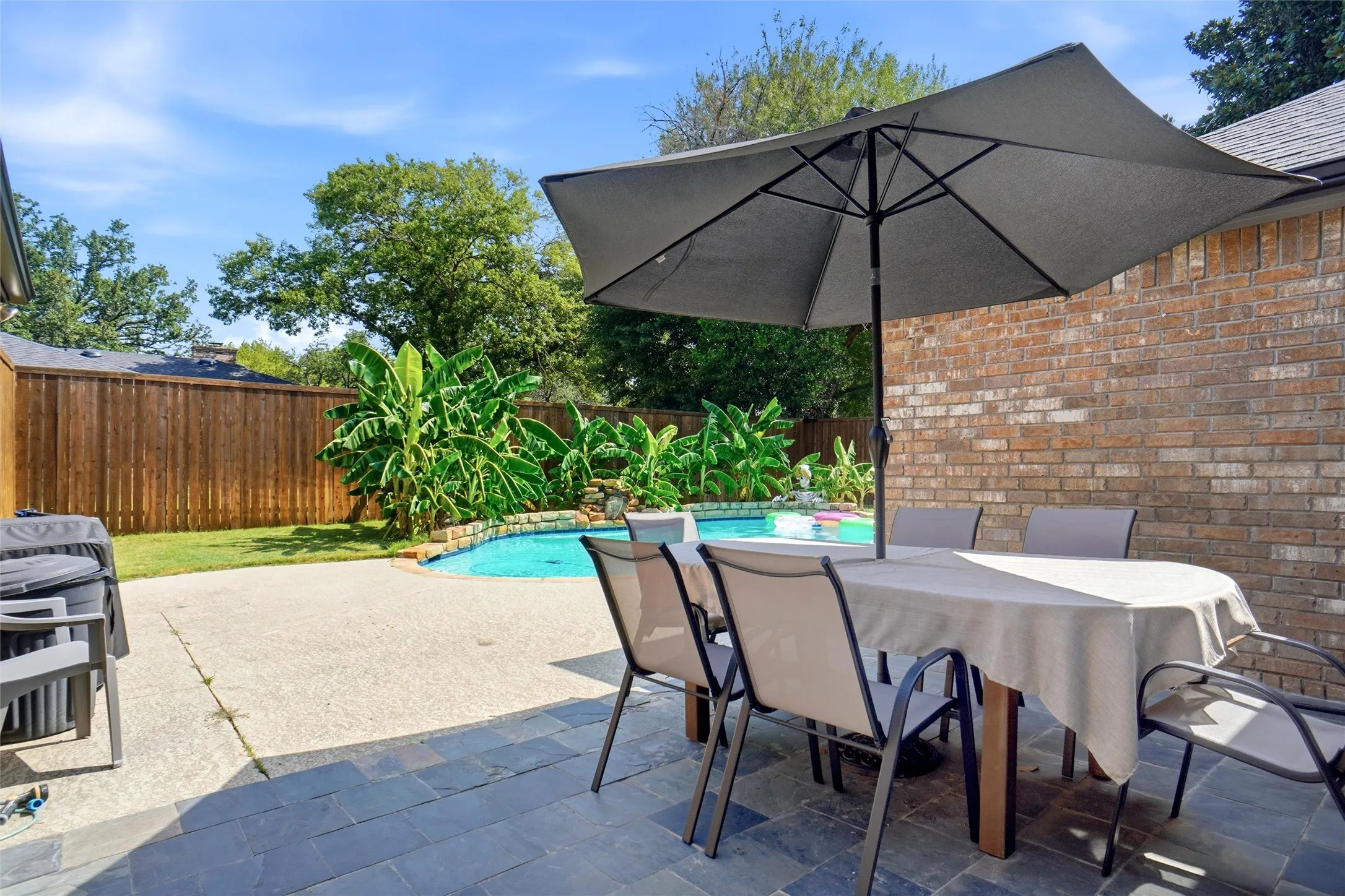 Single Family Residence For Sale in Tarrant County , 2146 Westwood Terrace, Grapevine, Texas 76051, 4 Bedroom, 2 Bathroom, 3 Garage spaces, 2,569 Sqft, built in 1992, mls#21346624, Real Estate Agent in Grapevine, Homes For Sale in Tarrant county, Homes For Sale in Grapevine, Realtor in Grapevine Texas, Real Estate Brokerage Independent Realty Texas, Luminita Cordes Realtor