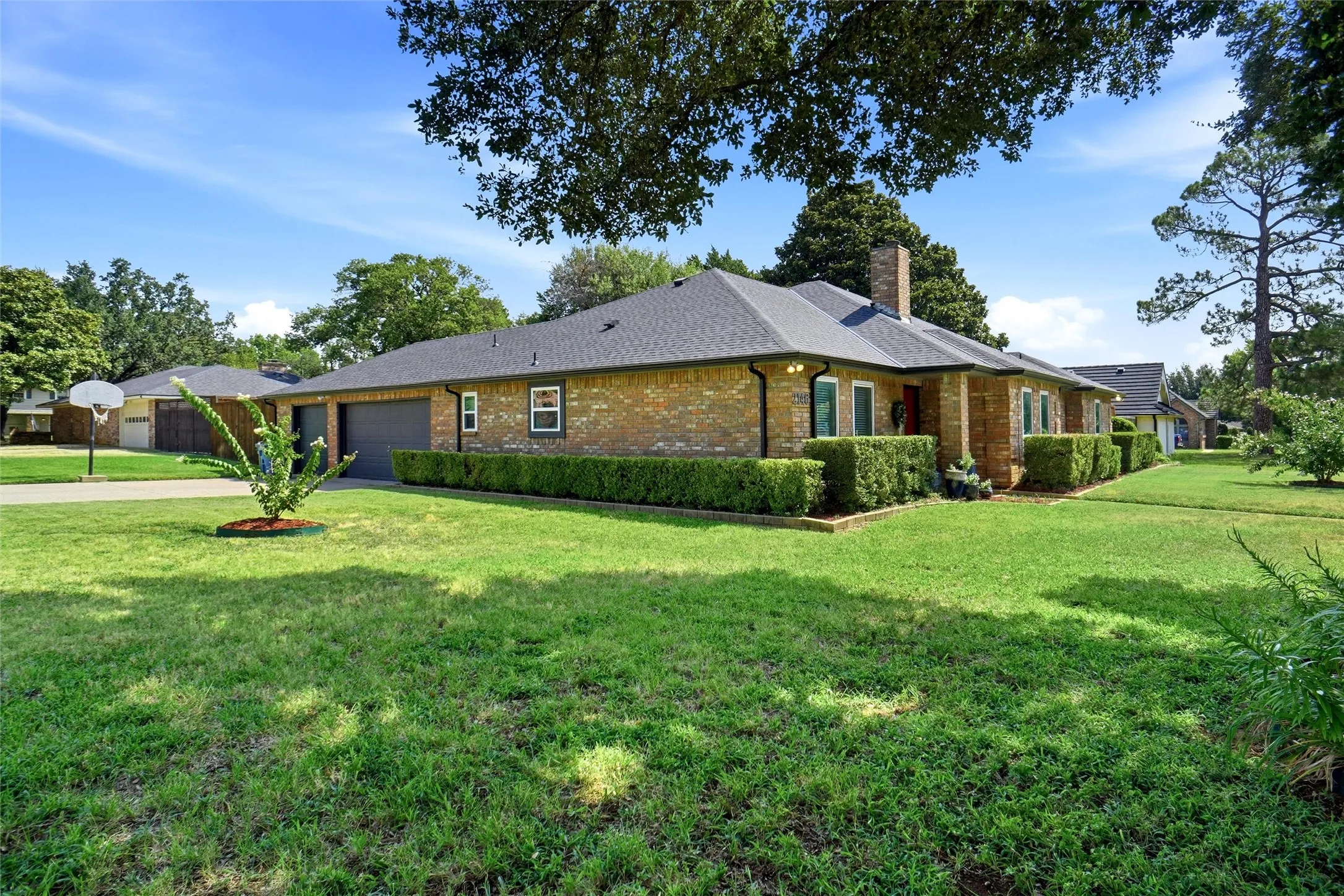 Single Family Residence For Sale in Tarrant County , 2146 Westwood Terrace, Grapevine, Texas 76051, 4 Bedroom, 2 Bathroom, 3 Garage spaces, 2,569 Sqft, built in 1992, mls#21346624, Real Estate Agent in Grapevine, Homes For Sale in Tarrant county, Homes For Sale in Grapevine, Realtor in Grapevine Texas, Real Estate Brokerage Independent Realty Texas, Luminita Cordes Realtor