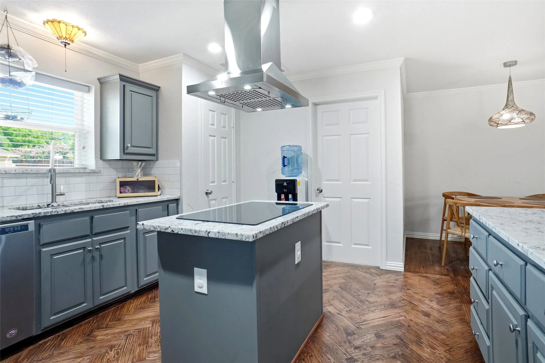 Single Family Residence For Sale in Tarrant County , 2146 Westwood Terrace, Grapevine, Texas 76051, 4 Bedroom, 2 Bathroom, 3 Garage spaces, 2,569 Sqft, built in 1992, mls#21346624, Real Estate Agent in Grapevine, Homes For Sale in Tarrant county, Homes For Sale in Grapevine, Realtor in Grapevine Texas, Real Estate Brokerage Independent Realty Texas, Luminita Cordes Realtor