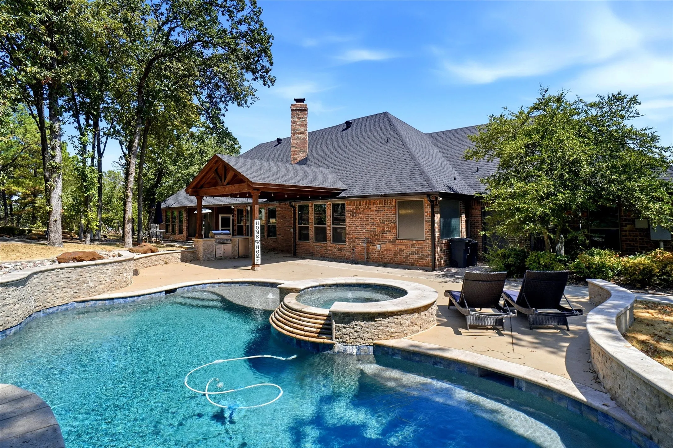 Single Family Residence For Sale in Denton County , 8998 Hilltop Road, Argyle, Texas 76226, 4 Bedroom, 3 Bathroom, 3 Garage spaces, 2,932 Sqft, built in 2000, mls#21346613, Real Estate Agent in Argyle, Homes For Sale in Denton county, Homes For Sale in Argyle, Realtor in Argyle Texas, Real Estate Brokerage Independent Realty Texas, Luminita Cordes Realtor