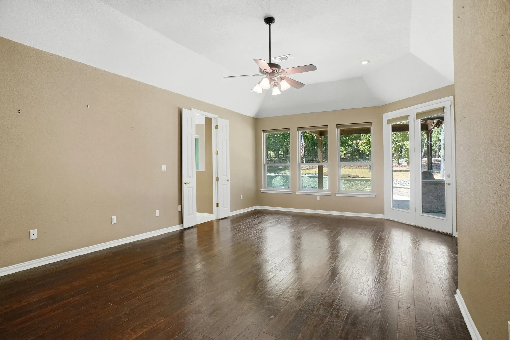 Single Family Residence For Sale in Denton County , 8998 Hilltop Road, Argyle, Texas 76226, 4 Bedroom, 3 Bathroom, 3 Garage spaces, 2,932 Sqft, built in 2000, mls#21346613, Real Estate Agent in Argyle, Homes For Sale in Denton county, Homes For Sale in Argyle, Realtor in Argyle Texas, Real Estate Brokerage Independent Realty Texas, Luminita Cordes Realtor