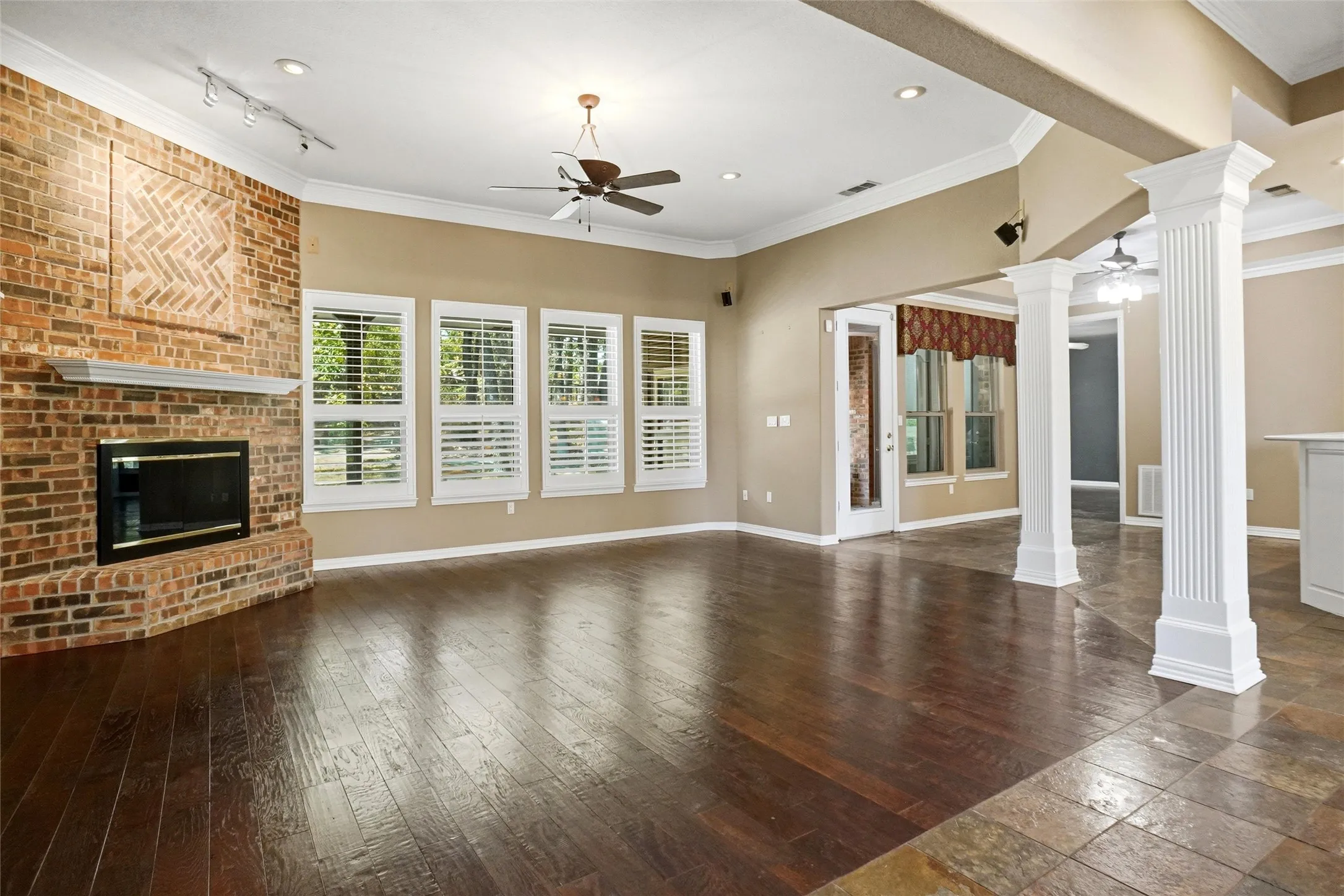 Single Family Residence For Sale in Denton County , 8998 Hilltop Road, Argyle, Texas 76226, 4 Bedroom, 3 Bathroom, 3 Garage spaces, 2,932 Sqft, built in 2000, mls#21346613, Real Estate Agent in Argyle, Homes For Sale in Denton county, Homes For Sale in Argyle, Realtor in Argyle Texas, Real Estate Brokerage Independent Realty Texas, Luminita Cordes Realtor