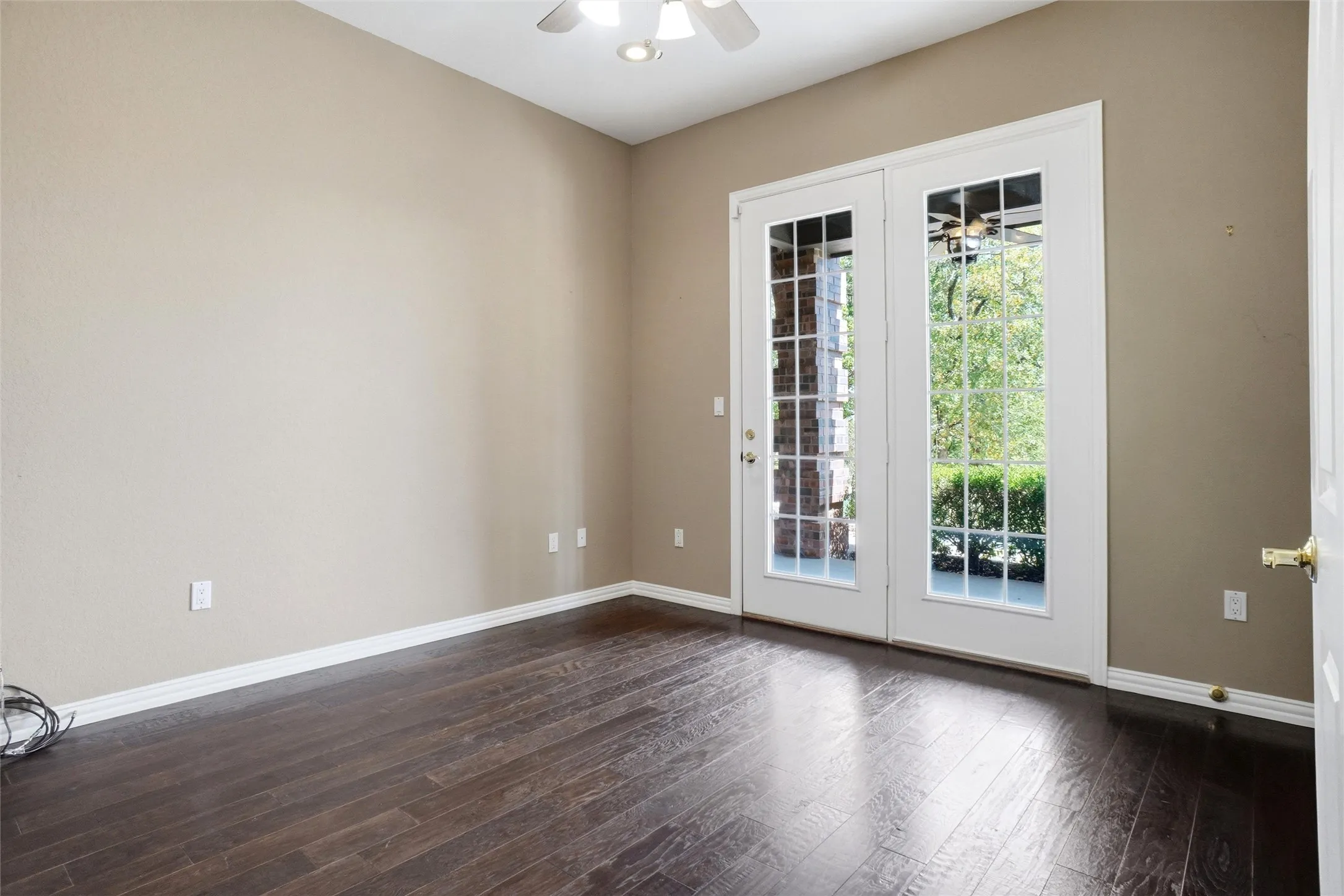Single Family Residence For Sale in Denton County , 8998 Hilltop Road, Argyle, Texas 76226, 4 Bedroom, 3 Bathroom, 3 Garage spaces, 2,932 Sqft, built in 2000, mls#21346613, Real Estate Agent in Argyle, Homes For Sale in Denton county, Homes For Sale in Argyle, Realtor in Argyle Texas, Real Estate Brokerage Independent Realty Texas, Luminita Cordes Realtor