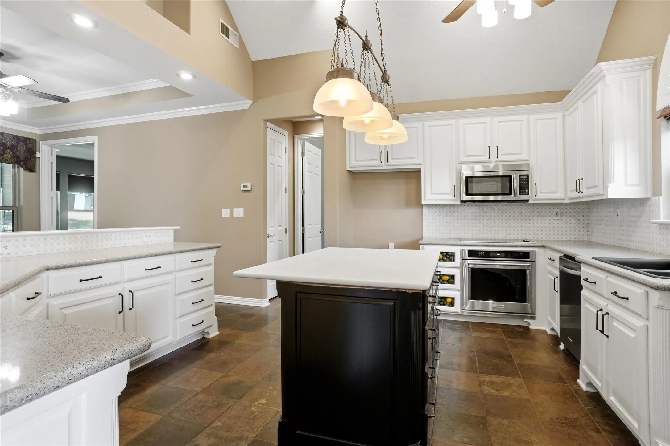 Single Family Residence For Sale in Denton County , 8998 Hilltop Road, Argyle, Texas 76226, 4 Bedroom, 3 Bathroom, 3 Garage spaces, 2,932 Sqft, built in 2000, mls#21346613, Real Estate Agent in Argyle, Homes For Sale in Denton county, Homes For Sale in Argyle, Realtor in Argyle Texas, Real Estate Brokerage Independent Realty Texas, Luminita Cordes Realtor