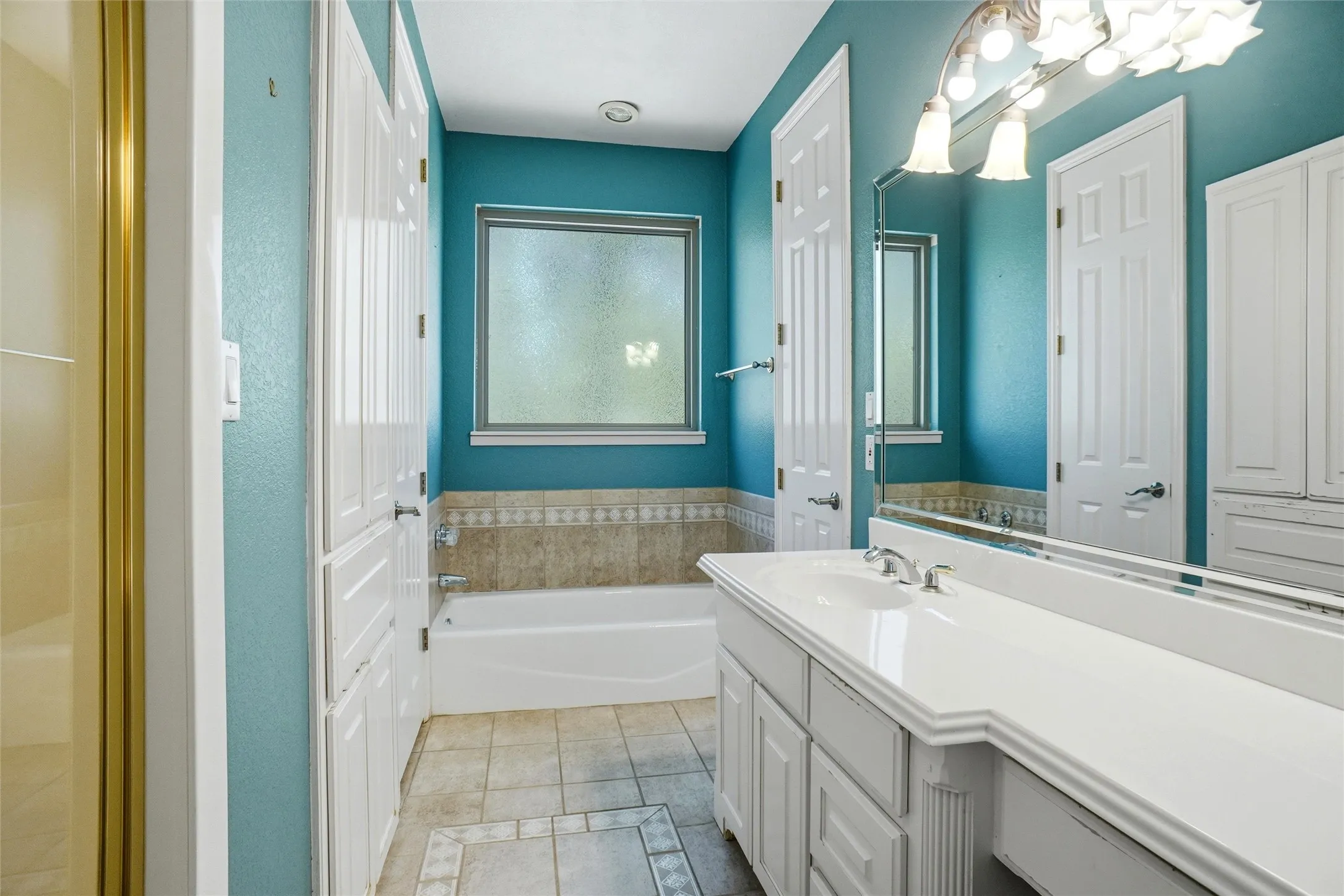 Single Family Residence For Sale in Denton County , 8998 Hilltop Road, Argyle, Texas 76226, 4 Bedroom, 3 Bathroom, 3 Garage spaces, 2,932 Sqft, built in 2000, mls#21346613, Real Estate Agent in Argyle, Homes For Sale in Denton county, Homes For Sale in Argyle, Realtor in Argyle Texas, Real Estate Brokerage Independent Realty Texas, Luminita Cordes Realtor