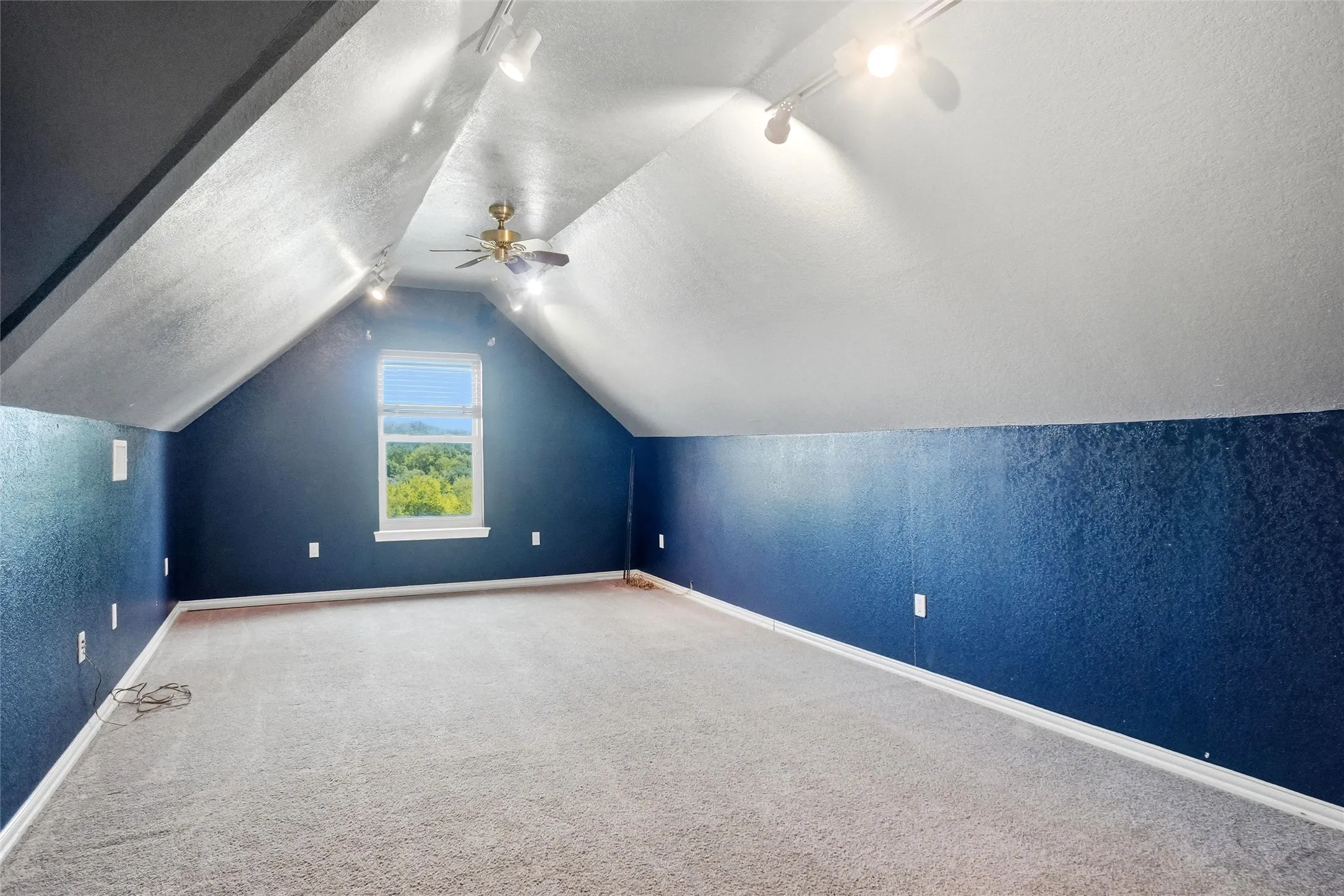 Single Family Residence For Sale in Denton County , 8998 Hilltop Road, Argyle, Texas 76226, 4 Bedroom, 3 Bathroom, 3 Garage spaces, 2,932 Sqft, built in 2000, mls#21346613, Real Estate Agent in Argyle, Homes For Sale in Denton county, Homes For Sale in Argyle, Realtor in Argyle Texas, Real Estate Brokerage Independent Realty Texas, Luminita Cordes Realtor