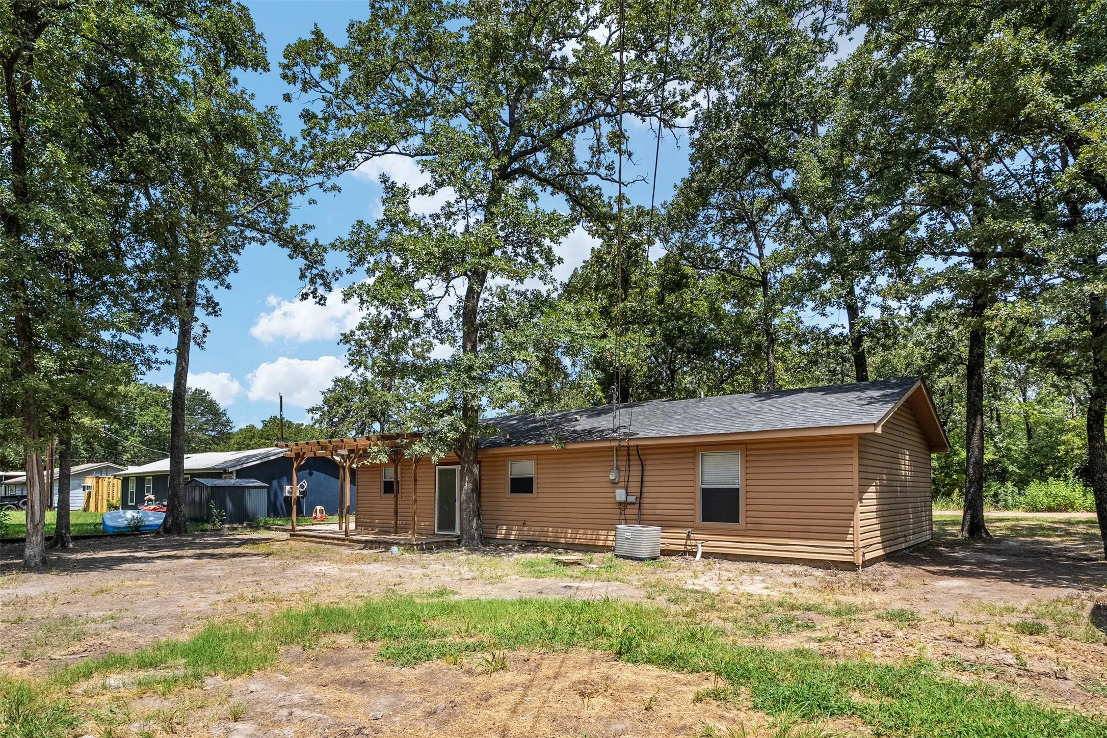 Single Family Residence For Sale in Henderson County , 217 Pierce Drive, Mabank, Texas 75156, 3 Bedroom, 2 Bathroom, Garage spaces, 1,452 Sqft, built in 1984, mls#21340459, Real Estate Agent in Mabank, Homes For Sale in Henderson county, Homes For Sale in Mabank, Realtor in Mabank Texas, Real Estate Brokerage Independent Realty Texas, Luminita Cordes Realtor