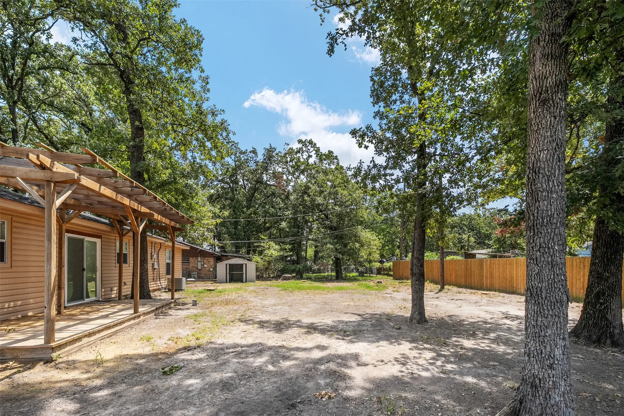 Single Family Residence For Sale in Henderson County , 217 Pierce Drive, Mabank, Texas 75156, 3 Bedroom, 2 Bathroom, Garage spaces, 1,452 Sqft, built in 1984, mls#21340459, Real Estate Agent in Mabank, Homes For Sale in Henderson county, Homes For Sale in Mabank, Realtor in Mabank Texas, Real Estate Brokerage Independent Realty Texas, Luminita Cordes Realtor