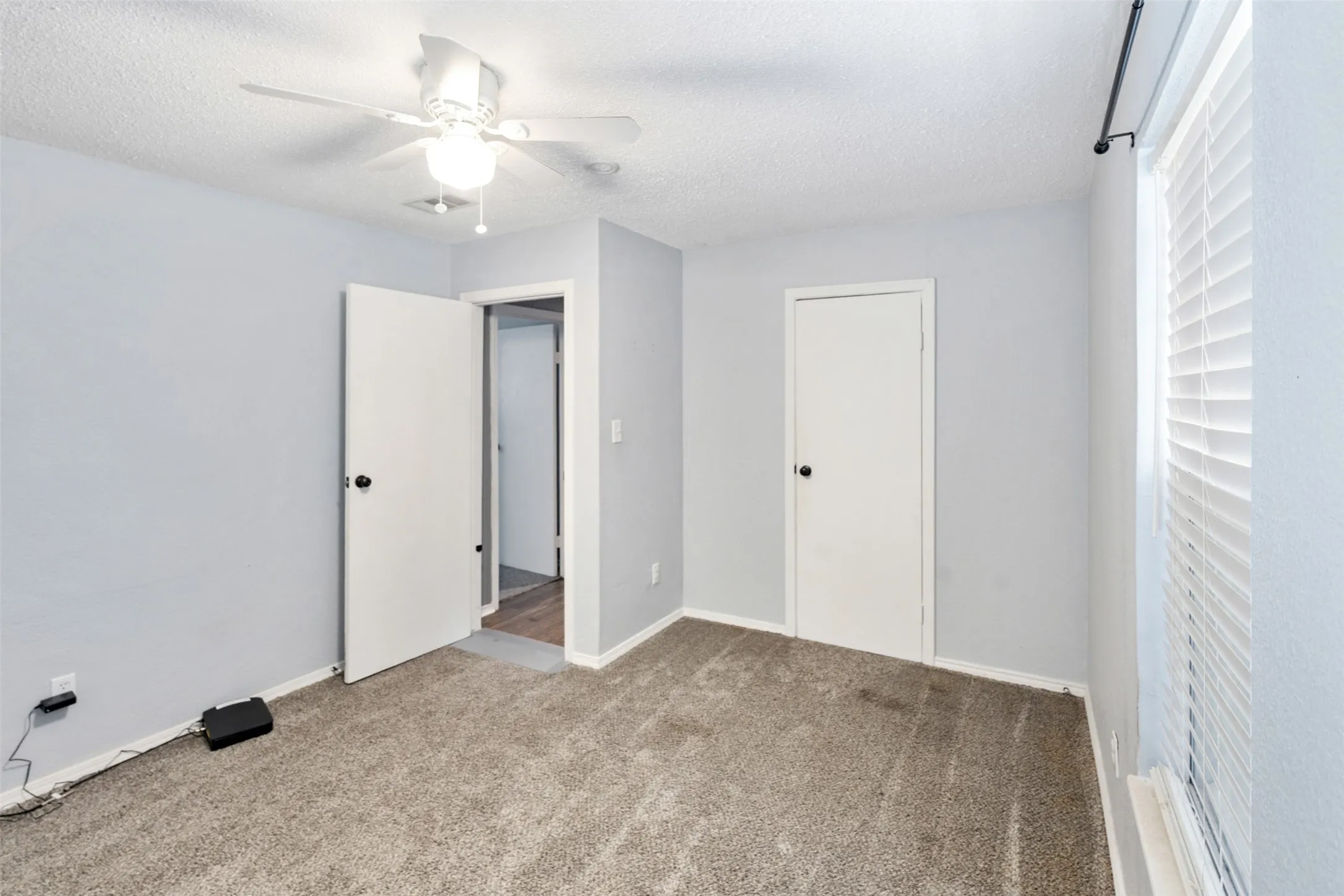 Single Family Residence For Sale in Henderson County , 217 Pierce Drive, Mabank, Texas 75156, 3 Bedroom, 2 Bathroom, Garage spaces, 1,452 Sqft, built in 1984, mls#21340459, Real Estate Agent in Mabank, Homes For Sale in Henderson county, Homes For Sale in Mabank, Realtor in Mabank Texas, Real Estate Brokerage Independent Realty Texas, Luminita Cordes Realtor