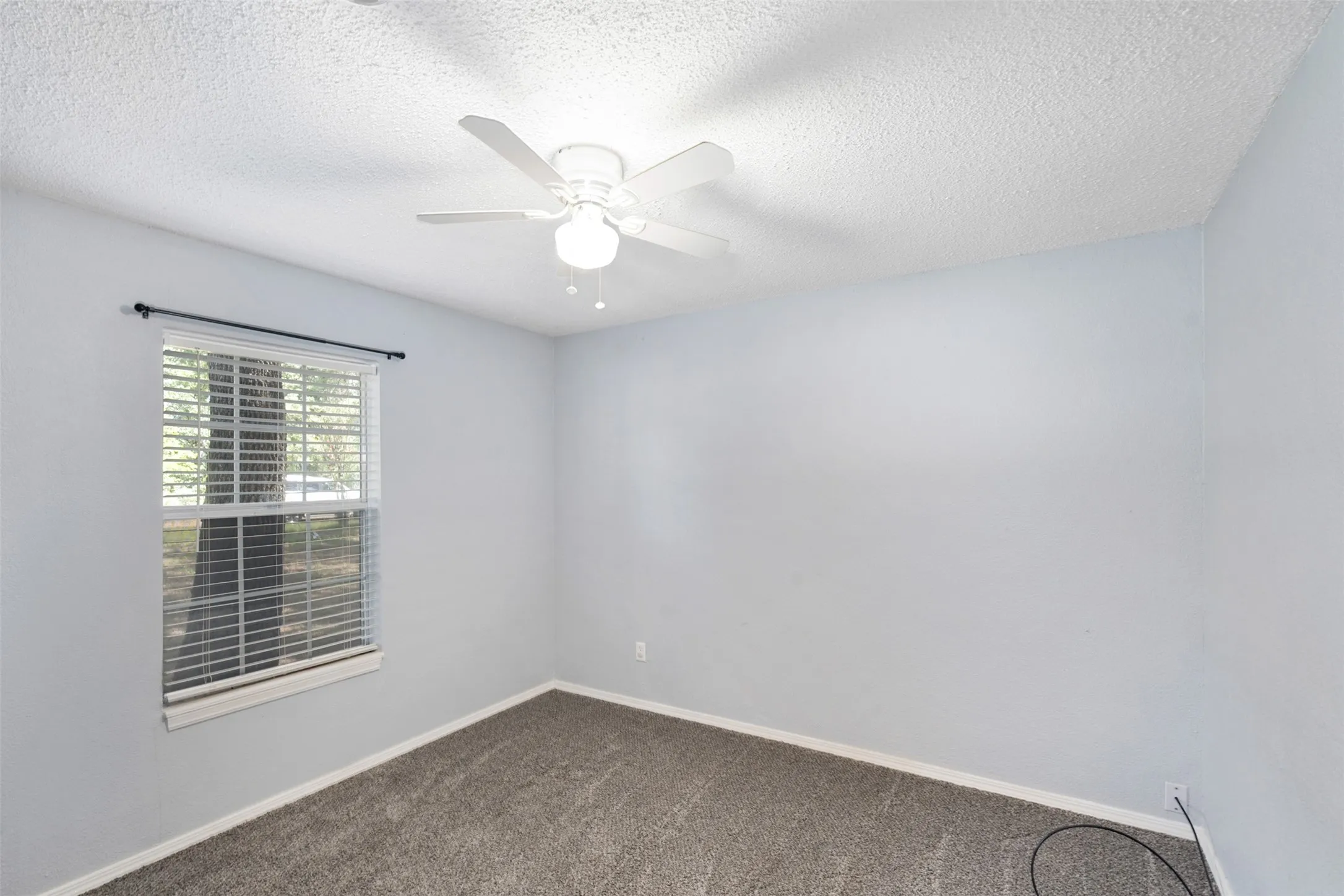 Single Family Residence For Sale in Henderson County , 217 Pierce Drive, Mabank, Texas 75156, 3 Bedroom, 2 Bathroom, Garage spaces, 1,452 Sqft, built in 1984, mls#21340459, Real Estate Agent in Mabank, Homes For Sale in Henderson county, Homes For Sale in Mabank, Realtor in Mabank Texas, Real Estate Brokerage Independent Realty Texas, Luminita Cordes Realtor