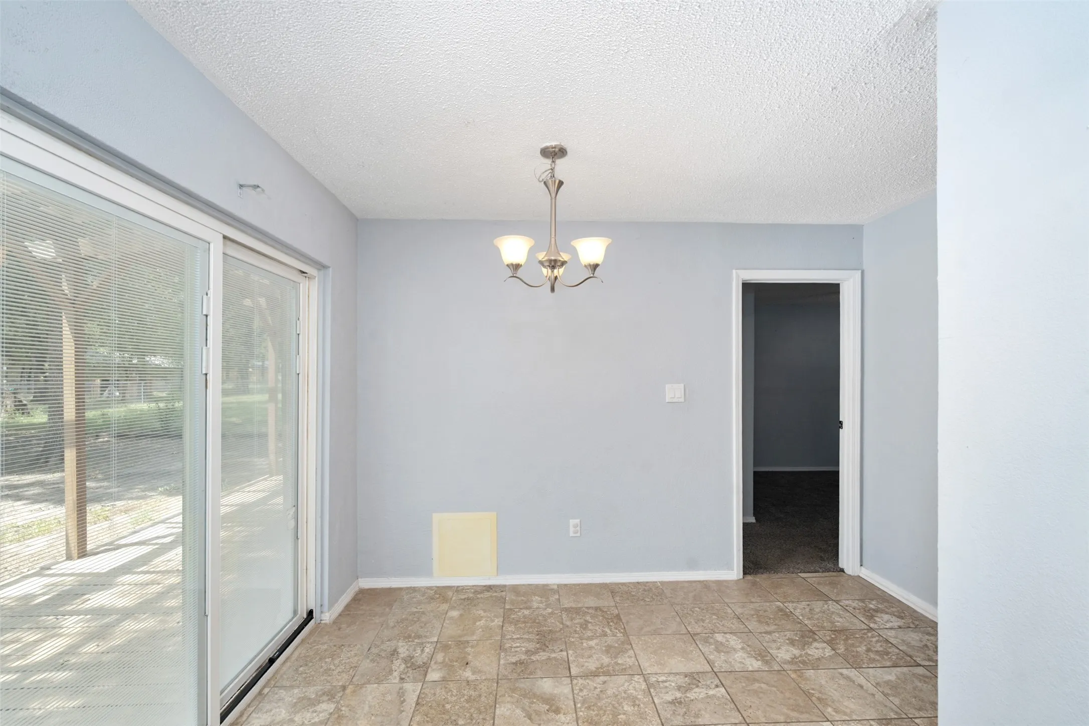 Single Family Residence For Sale in Henderson County , 217 Pierce Drive, Mabank, Texas 75156, 3 Bedroom, 2 Bathroom, Garage spaces, 1,452 Sqft, built in 1984, mls#21340459, Real Estate Agent in Mabank, Homes For Sale in Henderson county, Homes For Sale in Mabank, Realtor in Mabank Texas, Real Estate Brokerage Independent Realty Texas, Luminita Cordes Realtor