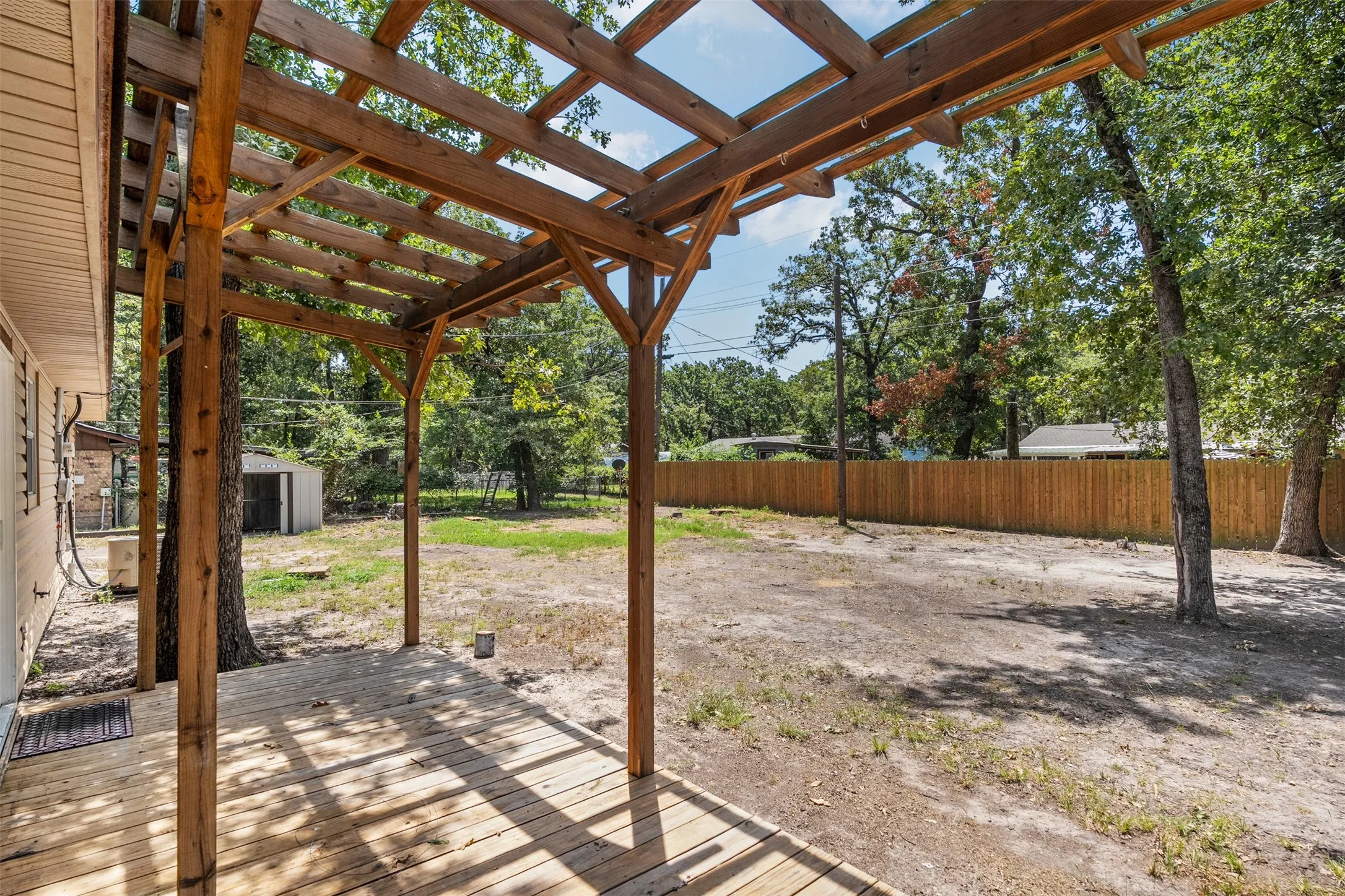 Single Family Residence For Sale in Henderson County , 217 Pierce Drive, Mabank, Texas 75156, 3 Bedroom, 2 Bathroom, Garage spaces, 1,452 Sqft, built in 1984, mls#21340459, Real Estate Agent in Mabank, Homes For Sale in Henderson county, Homes For Sale in Mabank, Realtor in Mabank Texas, Real Estate Brokerage Independent Realty Texas, Luminita Cordes Realtor