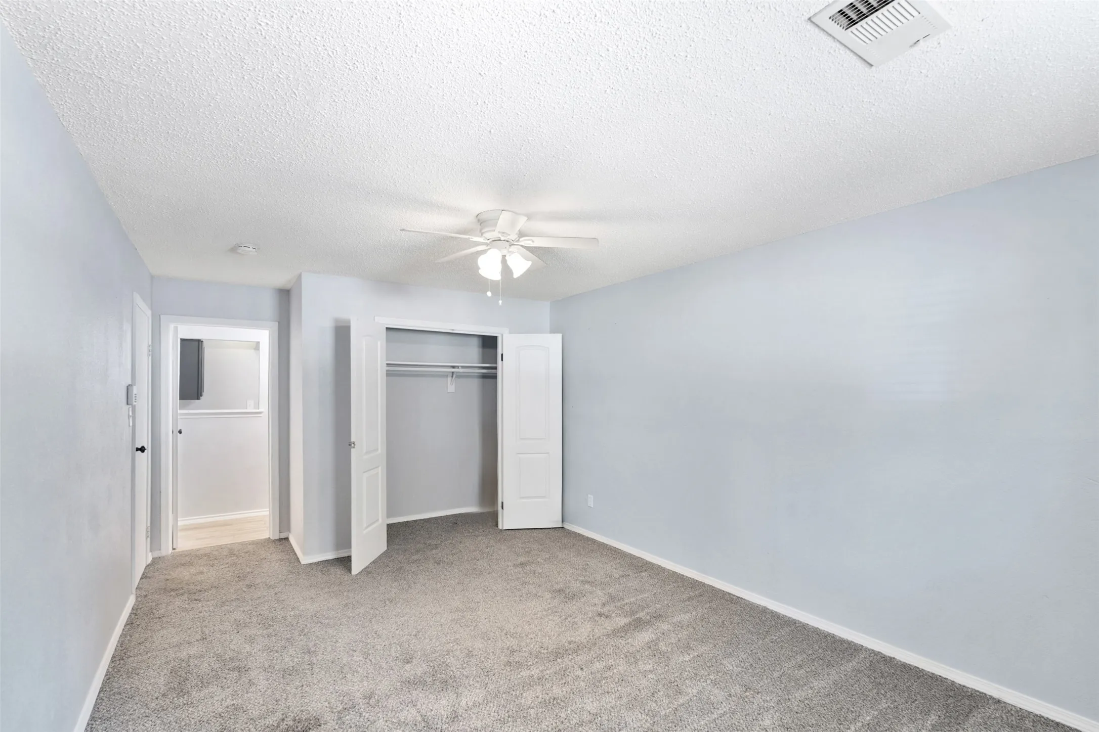Single Family Residence For Sale in Henderson County , 217 Pierce Drive, Mabank, Texas 75156, 3 Bedroom, 2 Bathroom, Garage spaces, 1,452 Sqft, built in 1984, mls#21340459, Real Estate Agent in Mabank, Homes For Sale in Henderson county, Homes For Sale in Mabank, Realtor in Mabank Texas, Real Estate Brokerage Independent Realty Texas, Luminita Cordes Realtor