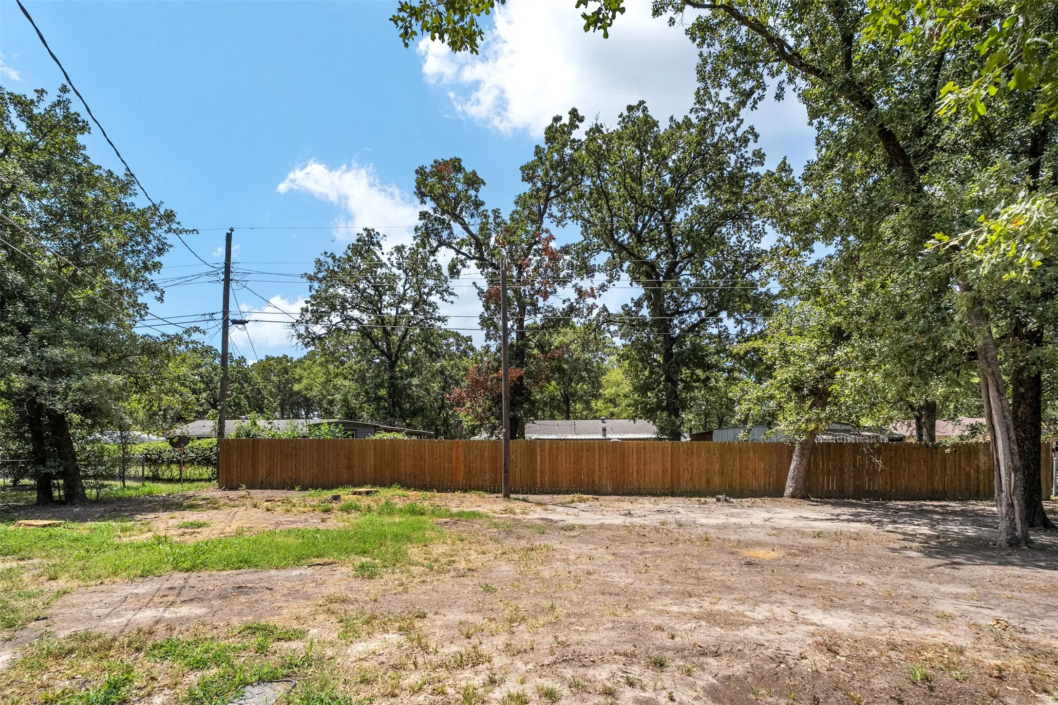 Single Family Residence For Sale in Henderson County , 217 Pierce Drive, Mabank, Texas 75156, 3 Bedroom, 2 Bathroom, Garage spaces, 1,452 Sqft, built in 1984, mls#21340459, Real Estate Agent in Mabank, Homes For Sale in Henderson county, Homes For Sale in Mabank, Realtor in Mabank Texas, Real Estate Brokerage Independent Realty Texas, Luminita Cordes Realtor