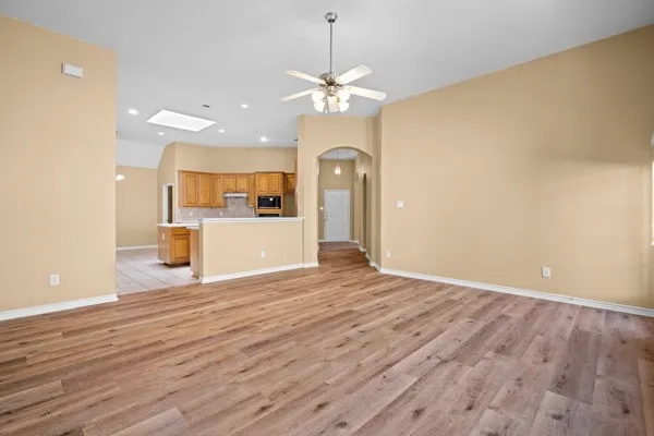 Single Family Residence For Sale in Denton County , 945 Shiprock Road, Frisco, Texas 75033, 3 Bedroom, 2 Bathroom, 2 Garage spaces, 2,112 Sqft, built in 2006, mls#21346615, Real Estate Agent in Frisco, Homes For Sale in Denton county, Homes For Sale in Frisco, Realtor in Frisco Texas, Real Estate Brokerage Independent Realty Texas, Luminita Cordes Realtor