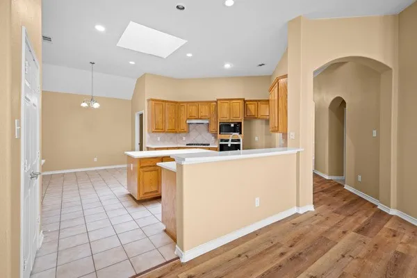 Single Family Residence For Sale in Denton County , 945 Shiprock Road, Frisco, Texas 75033, 3 Bedroom, 2 Bathroom, 2 Garage spaces, 2,112 Sqft, built in 2006, mls#21346615, Real Estate Agent in Frisco, Homes For Sale in Denton county, Homes For Sale in Frisco, Realtor in Frisco Texas, Real Estate Brokerage Independent Realty Texas, Luminita Cordes Realtor