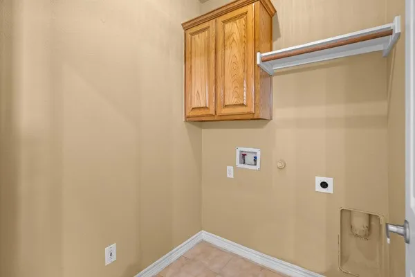 Single Family Residence For Sale in Denton County , 945 Shiprock Road, Frisco, Texas 75033, 3 Bedroom, 2 Bathroom, 2 Garage spaces, 2,112 Sqft, built in 2006, mls#21346615, Real Estate Agent in Frisco, Homes For Sale in Denton county, Homes For Sale in Frisco, Realtor in Frisco Texas, Real Estate Brokerage Independent Realty Texas, Luminita Cordes Realtor