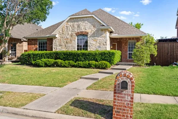 Single Family Residence For Sale in Denton County , 945 Shiprock Road, Frisco, Texas 75033, 3 Bedroom, 2 Bathroom, 2 Garage spaces, 2,112 Sqft, built in 2006, mls#21346615, Real Estate Agent in Frisco, Homes For Sale in Denton county, Homes For Sale in Frisco, Realtor in Frisco Texas, Real Estate Brokerage Independent Realty Texas, Luminita Cordes Realtor