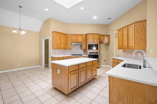Single Family Residence For Sale in Denton County , 945 Shiprock Road, Frisco, Texas 75033, 3 Bedroom, 2 Bathroom, 2 Garage spaces, 2,112 Sqft, built in 2006, mls#21346615, Real Estate Agent in Frisco, Homes For Sale in Denton county, Homes For Sale in Frisco, Realtor in Frisco Texas, Real Estate Brokerage Independent Realty Texas, Luminita Cordes Realtor