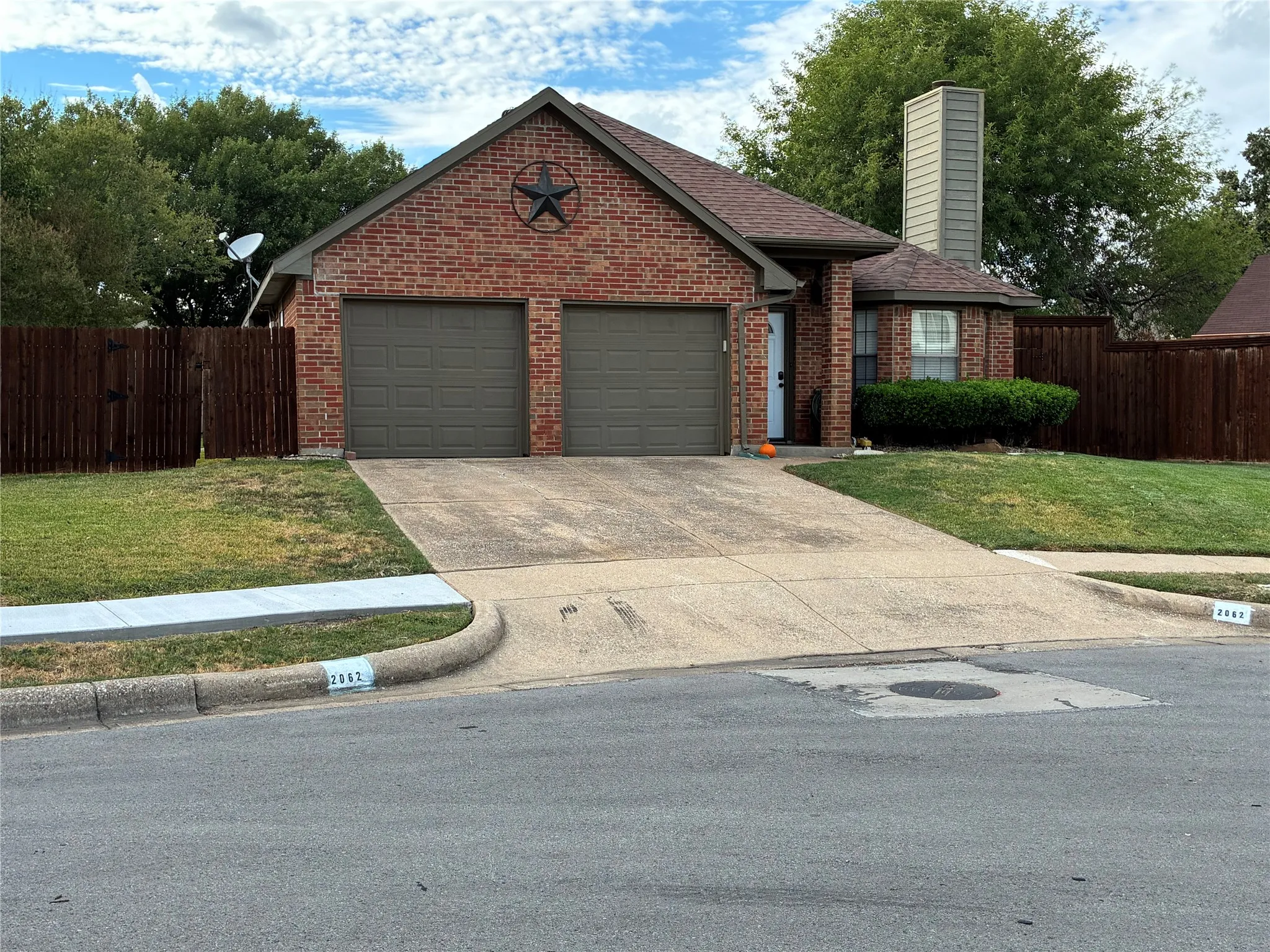 Single Family Residence For Rent in Tarrant County , 2062 Bronco Lane, Keller, Texas 76248, 3 Bedroom, 2 Bathroom, 2 Garage spaces, 1,275 Sqft, built in 1988, mls#21346635, Real Estate Agent in Keller, Homes For Rent in Tarrant county, Homes For Rent in Keller, Realtor in Keller Texas, Real Estate Brokerage Independent Realty Texas, Luminita Cordes Realtor