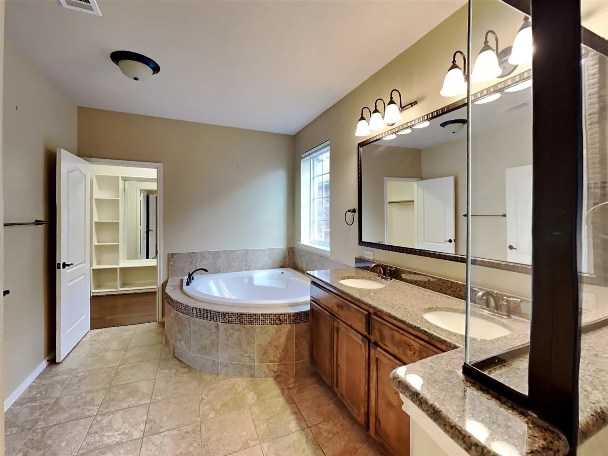 Single Family Residence For Sale in Tarrant County , 226 Knapford, Euless, Texas 76040, 3 Bedroom, 3 Bathroom, 2 Garage spaces, 2,346 Sqft, built in 2010, mls#21346634, Real Estate Agent in Euless, Homes For Sale in Tarrant county, Homes For Sale in Euless, Realtor in Euless Texas, Real Estate Brokerage Independent Realty Texas, Luminita Cordes Realtor