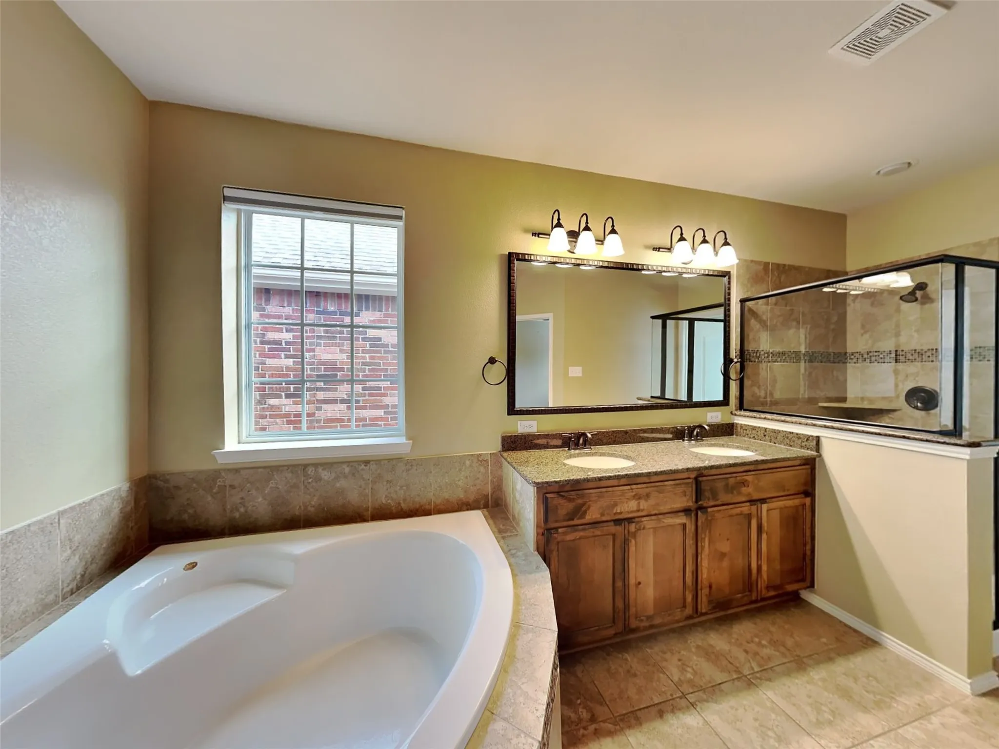 Single Family Residence For Sale in Tarrant County , 226 Knapford, Euless, Texas 76040, 3 Bedroom, 3 Bathroom, 2 Garage spaces, 2,346 Sqft, built in 2010, mls#21346634, Real Estate Agent in Euless, Homes For Sale in Tarrant county, Homes For Sale in Euless, Realtor in Euless Texas, Real Estate Brokerage Independent Realty Texas, Luminita Cordes Realtor