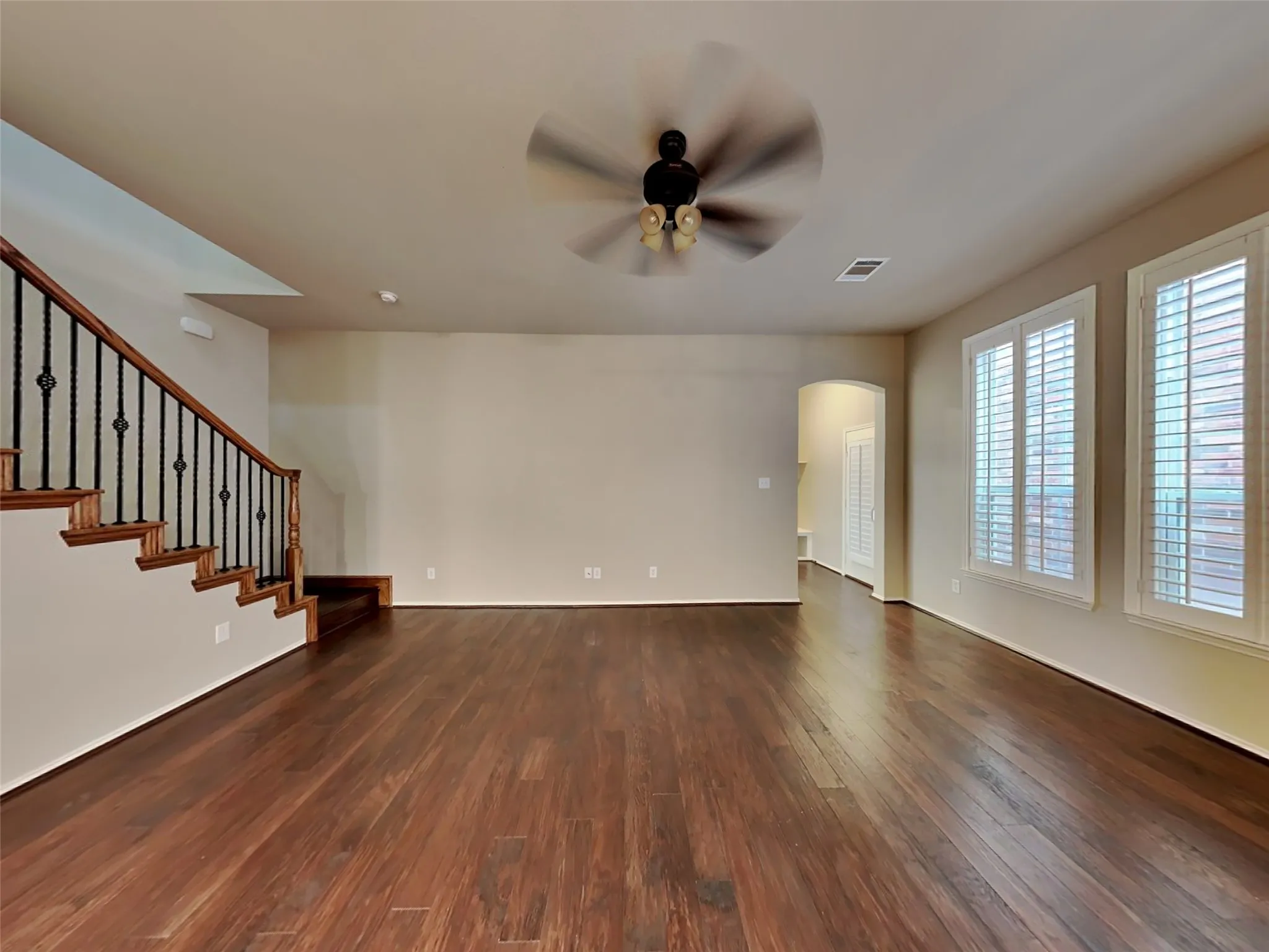 Single Family Residence For Sale in Tarrant County , 226 Knapford, Euless, Texas 76040, 3 Bedroom, 3 Bathroom, 2 Garage spaces, 2,346 Sqft, built in 2010, mls#21346634, Real Estate Agent in Euless, Homes For Sale in Tarrant county, Homes For Sale in Euless, Realtor in Euless Texas, Real Estate Brokerage Independent Realty Texas, Luminita Cordes Realtor