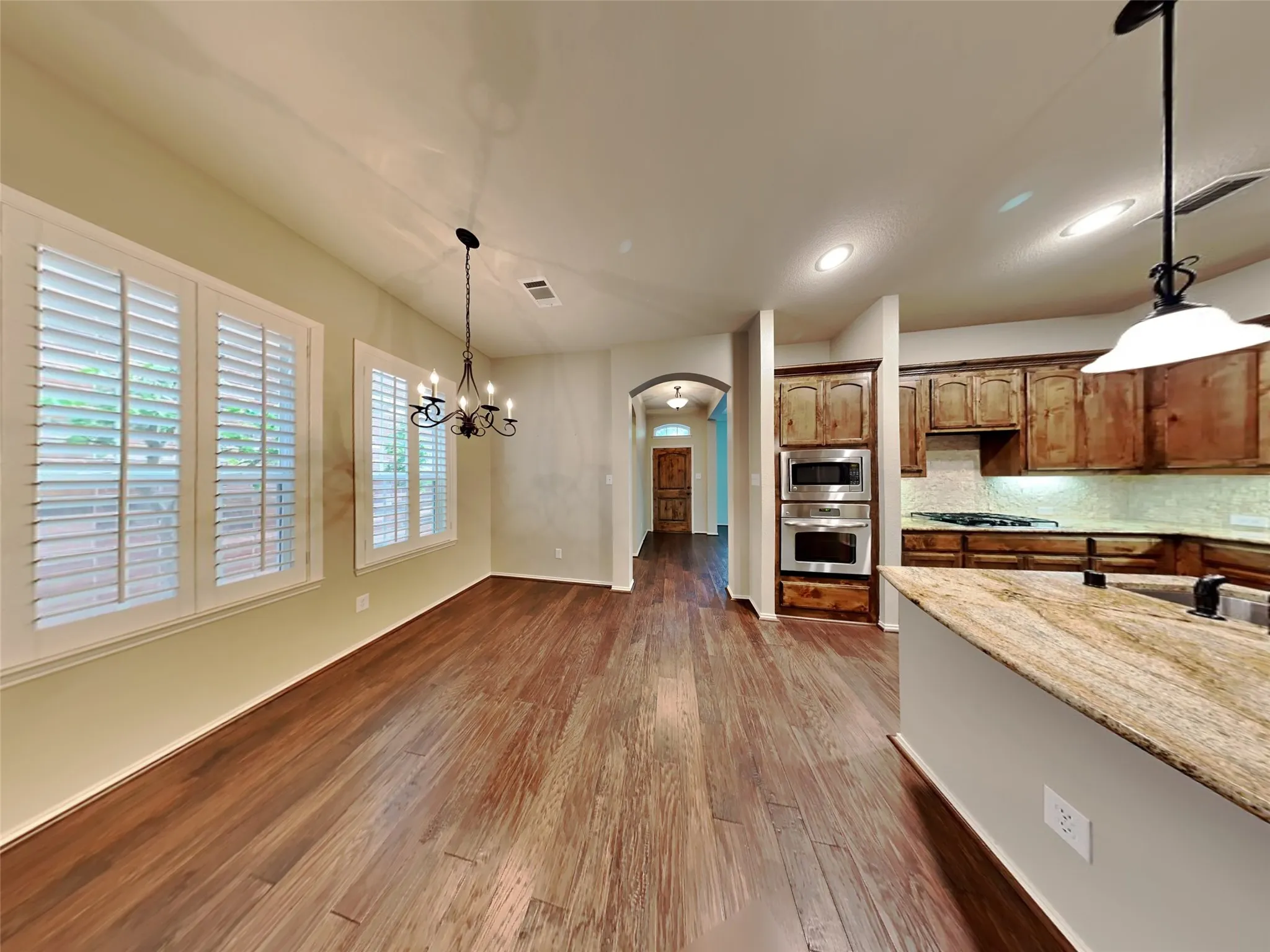 Single Family Residence For Sale in Tarrant County , 226 Knapford, Euless, Texas 76040, 3 Bedroom, 3 Bathroom, 2 Garage spaces, 2,346 Sqft, built in 2010, mls#21346634, Real Estate Agent in Euless, Homes For Sale in Tarrant county, Homes For Sale in Euless, Realtor in Euless Texas, Real Estate Brokerage Independent Realty Texas, Luminita Cordes Realtor