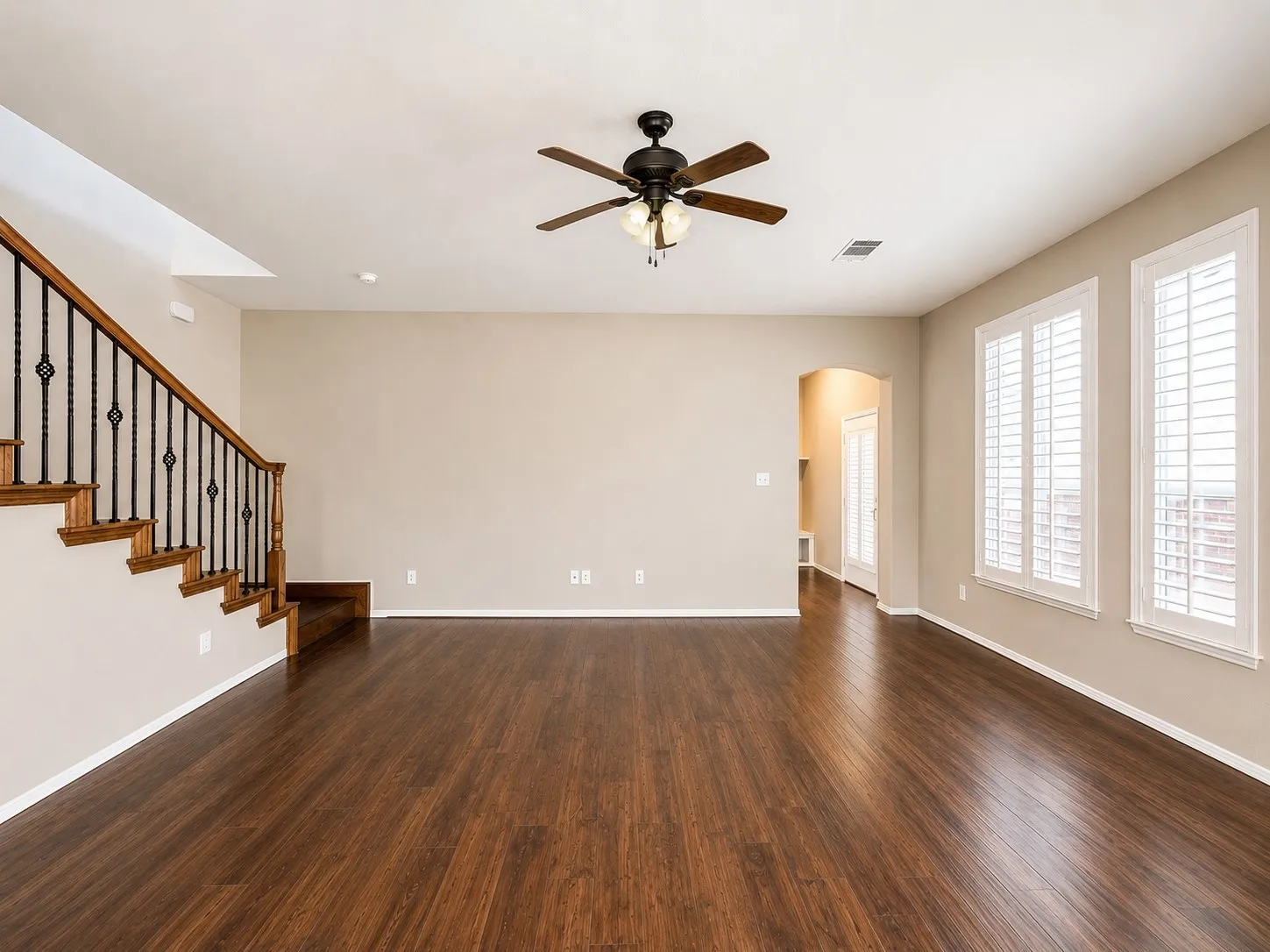 Single Family Residence For Sale in Tarrant County , 226 Knapford, Euless, Texas 76040, 3 Bedroom, 3 Bathroom, 2 Garage spaces, 2,346 Sqft, built in 2010, mls#21346634, Real Estate Agent in Euless, Homes For Sale in Tarrant county, Homes For Sale in Euless, Realtor in Euless Texas, Real Estate Brokerage Independent Realty Texas, Luminita Cordes Realtor
