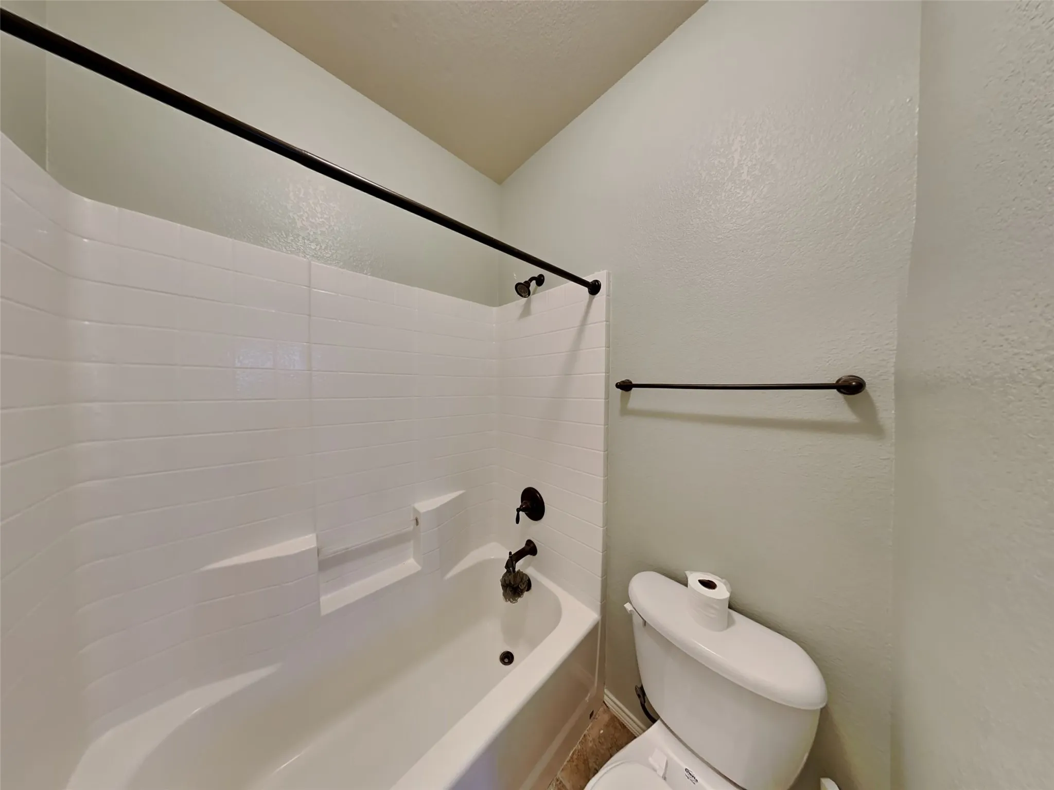 Single Family Residence For Sale in Tarrant County , 226 Knapford, Euless, Texas 76040, 3 Bedroom, 3 Bathroom, 2 Garage spaces, 2,346 Sqft, built in 2010, mls#21346634, Real Estate Agent in Euless, Homes For Sale in Tarrant county, Homes For Sale in Euless, Realtor in Euless Texas, Real Estate Brokerage Independent Realty Texas, Luminita Cordes Realtor