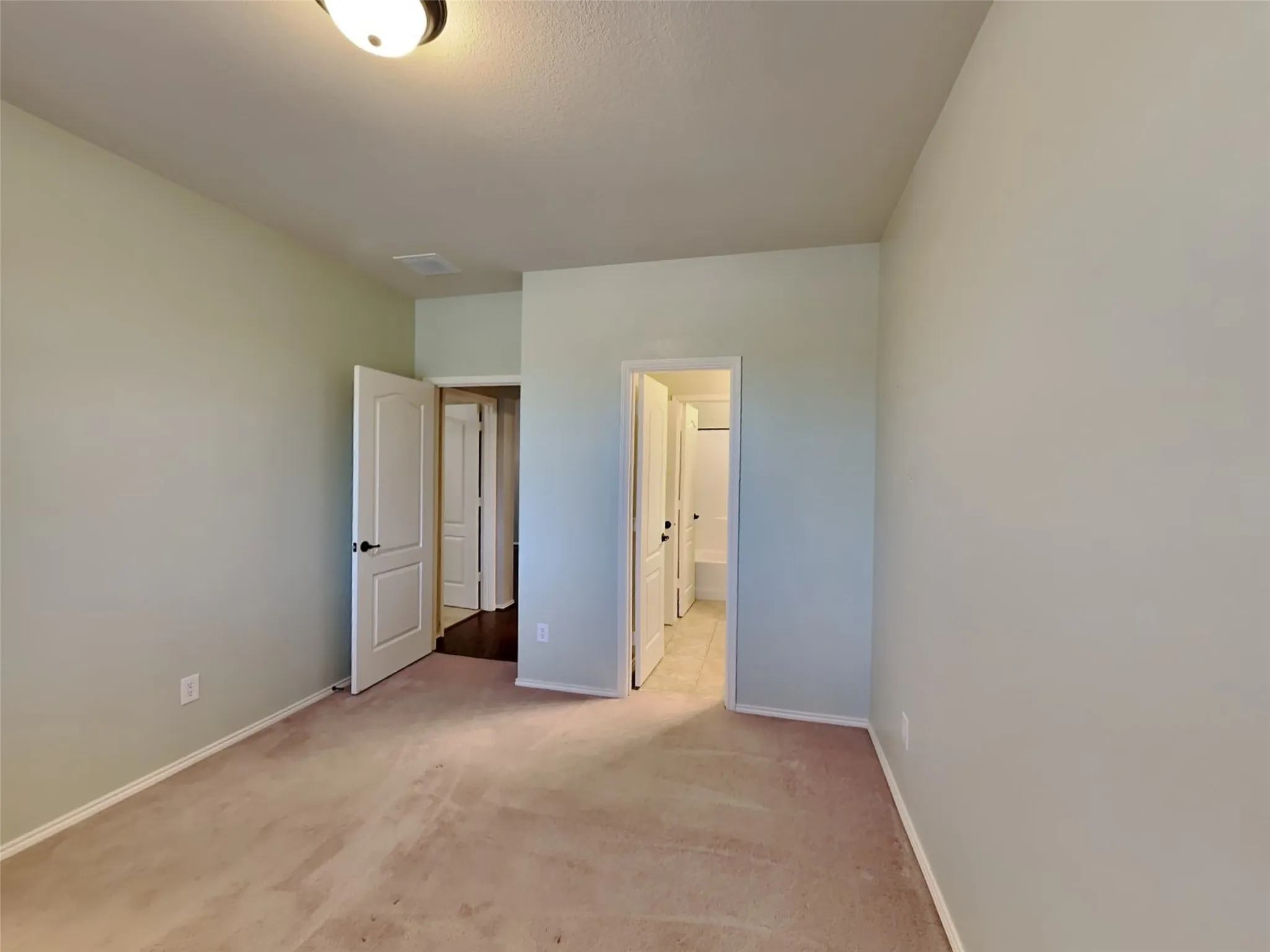 Single Family Residence For Sale in Tarrant County , 226 Knapford, Euless, Texas 76040, 3 Bedroom, 3 Bathroom, 2 Garage spaces, 2,346 Sqft, built in 2010, mls#21346634, Real Estate Agent in Euless, Homes For Sale in Tarrant county, Homes For Sale in Euless, Realtor in Euless Texas, Real Estate Brokerage Independent Realty Texas, Luminita Cordes Realtor